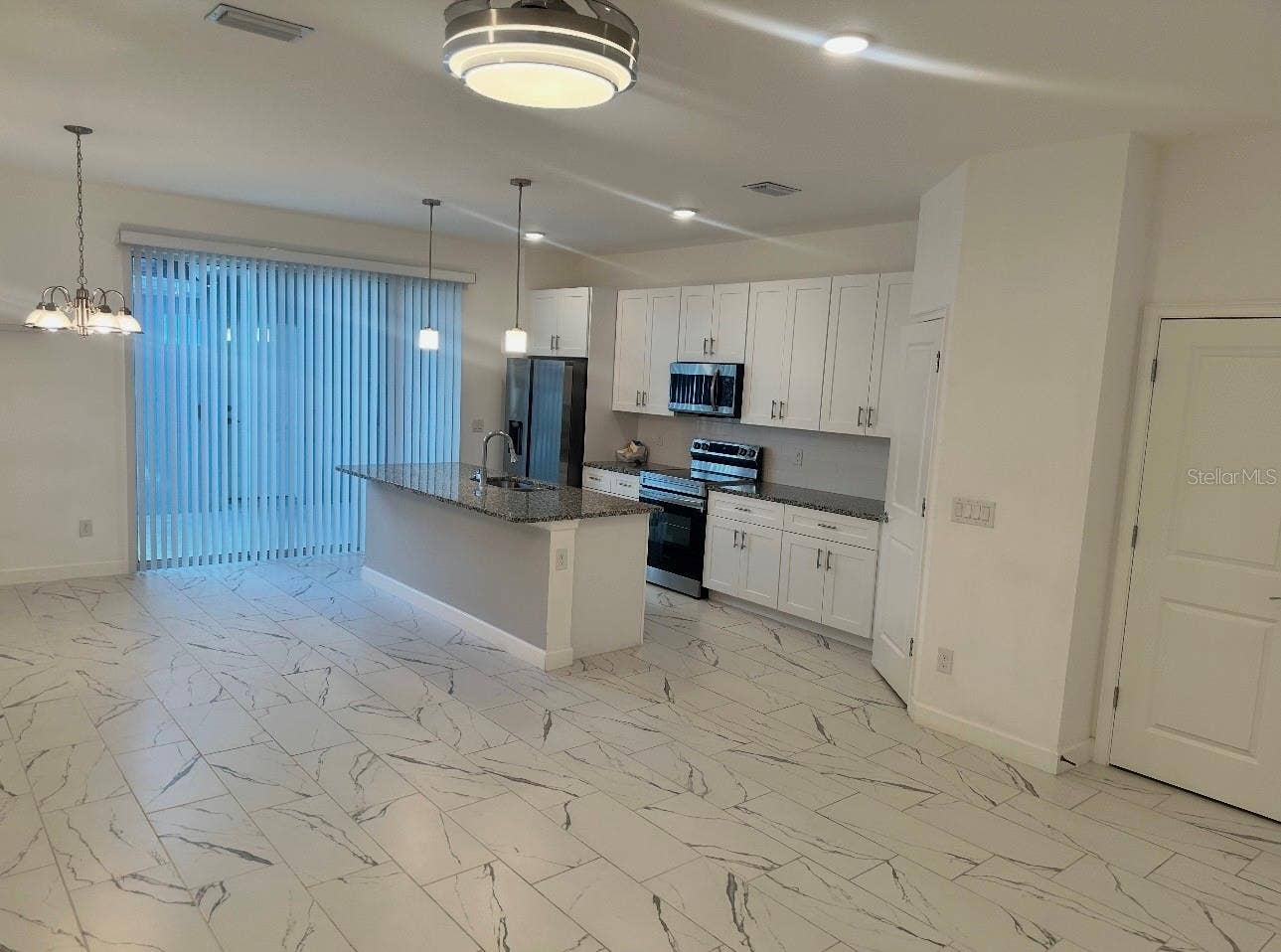 living/dining/kitchen