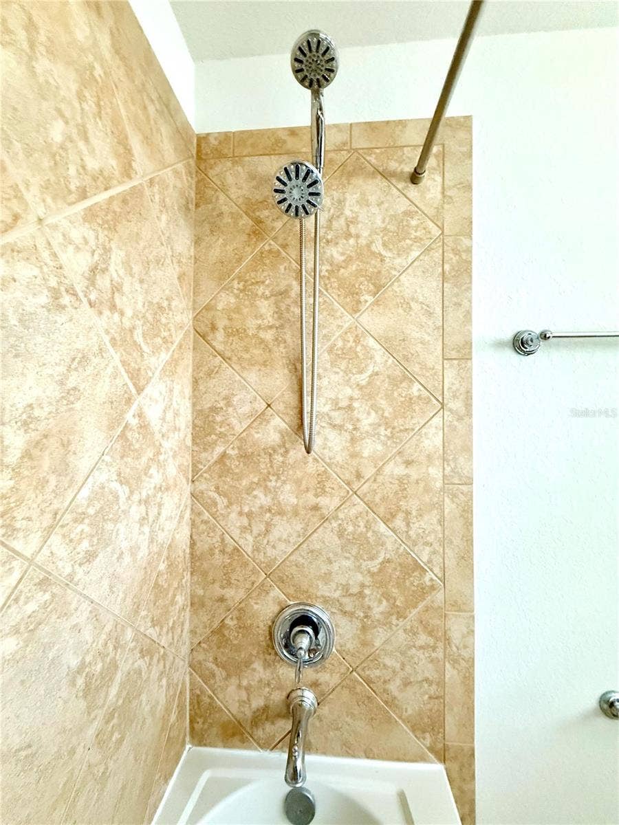 11848 ZELKOVA LANE, Orlando, FL 32827 Jack and Jill bathroom