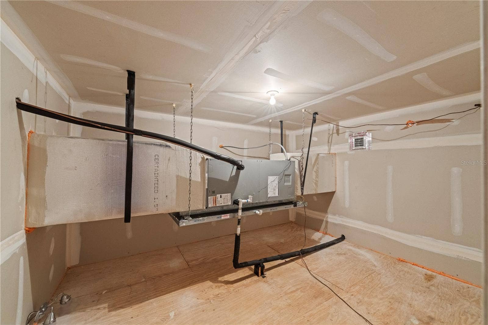 2843 UPPER PARK ROAD, Orlando, FL 32814 3rd floor air conditioned 10x10 storage space
