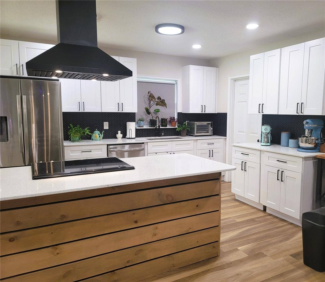 2732 WALNUT STREET, Orlando, FL 32806 LOTS and lots of cabinets and counter space! Do you LOVE this cooktop area?