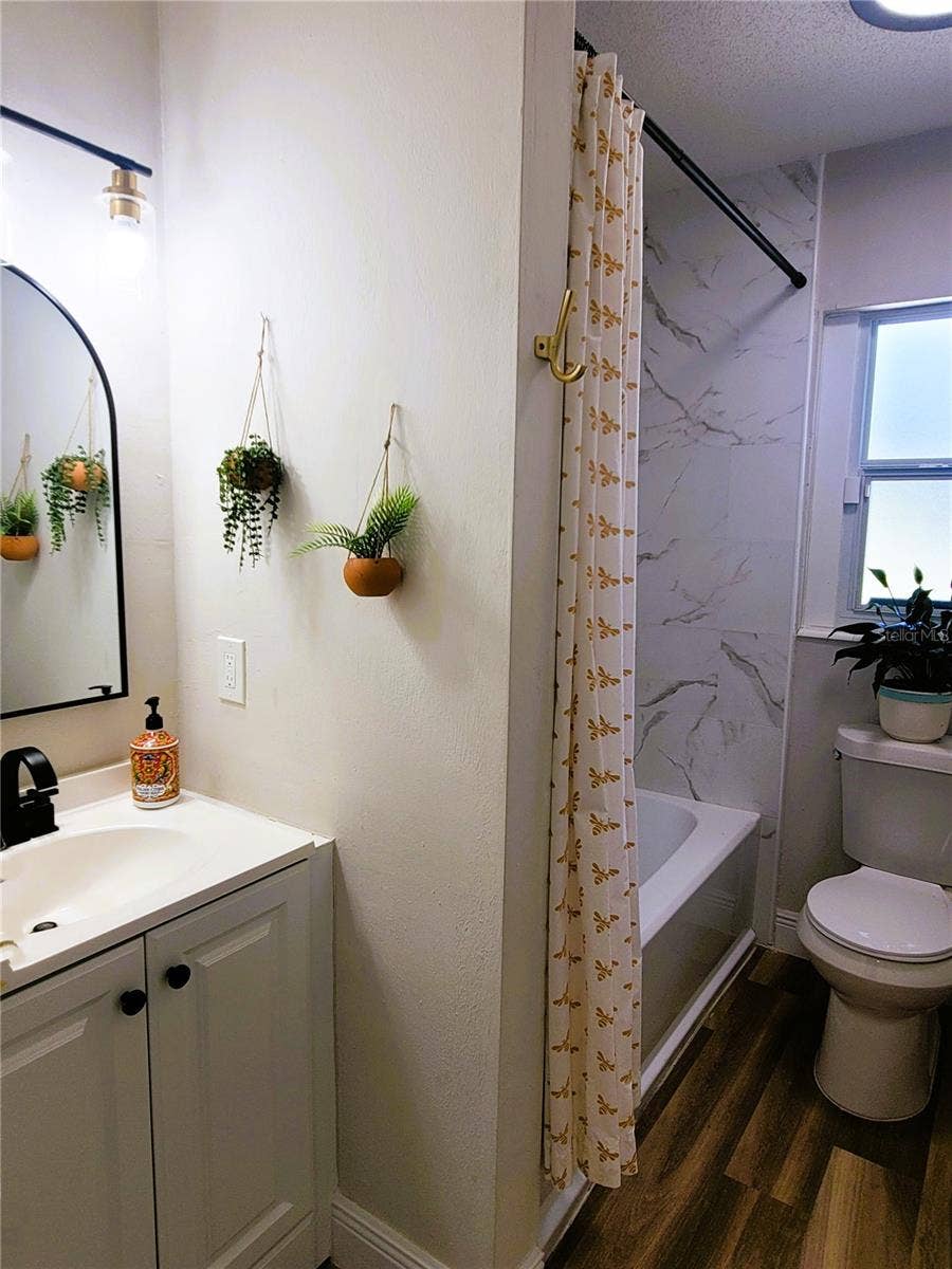 2732 WALNUT STREET, Orlando, FL 32806 Ample Bathroom 2 with tub and shower