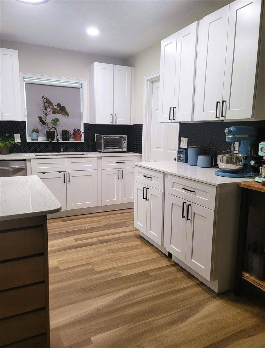 2732 WALNUT STREET, Orlando, FL 32806 Spacious kitchen