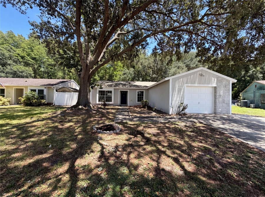 Property photo for 5720 KNEELAND LANE, Tampa, FL