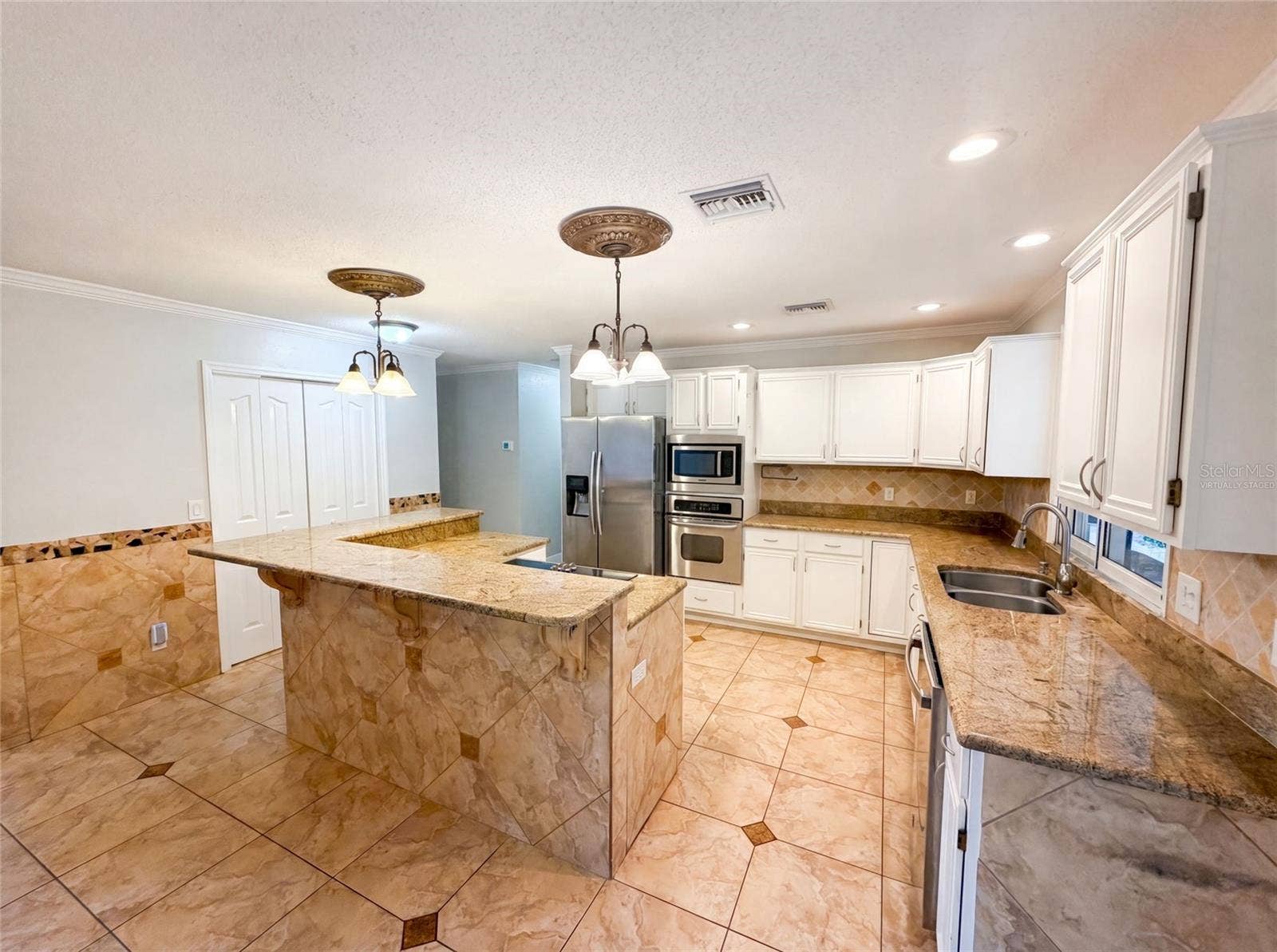 300 SPRUCEWOOD ROAD, Lake Mary, FL 32746 Virtually Staged