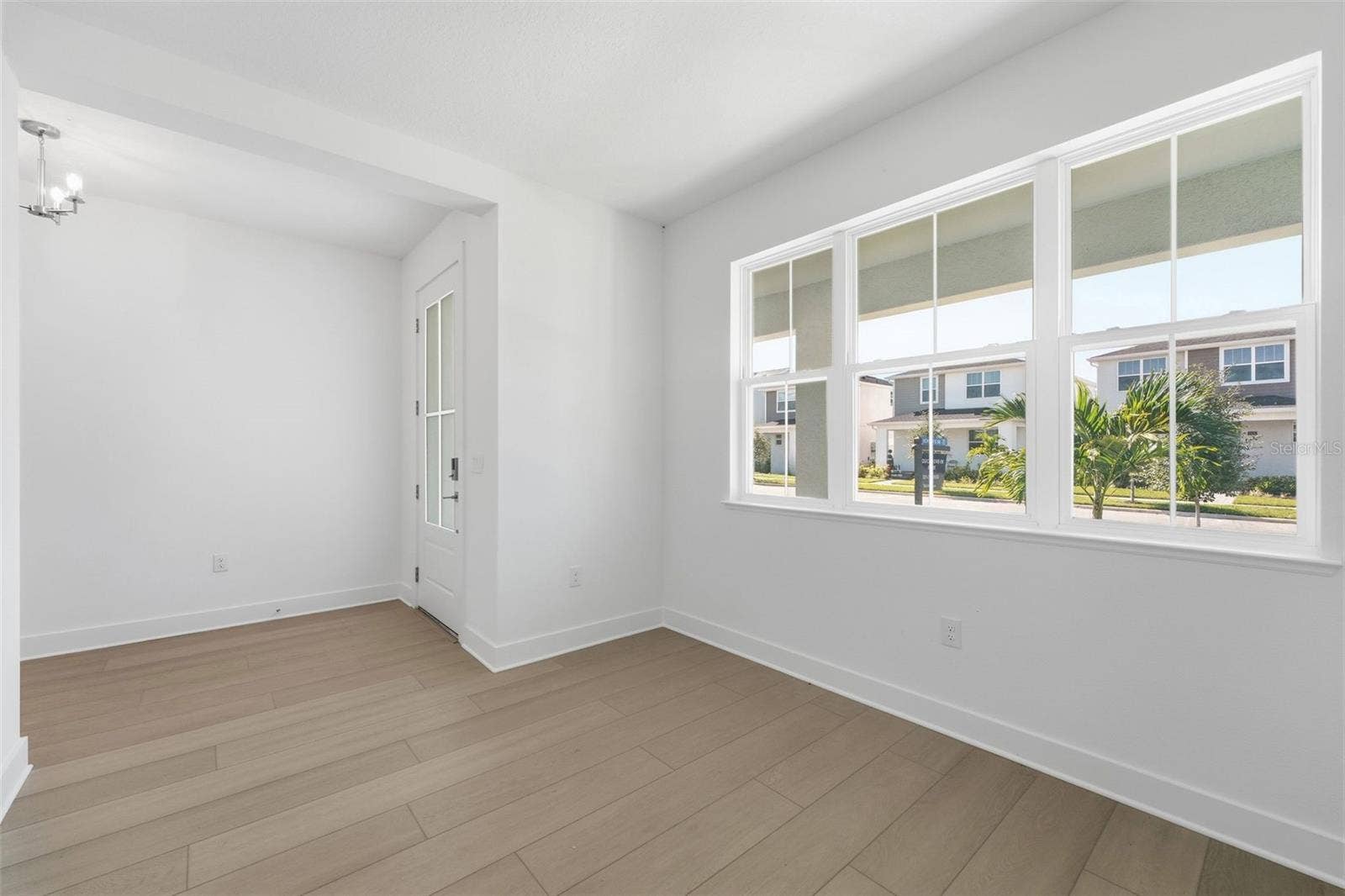 1527 RIDGEBACK LANE, Apopka, FL 32703 Large windows