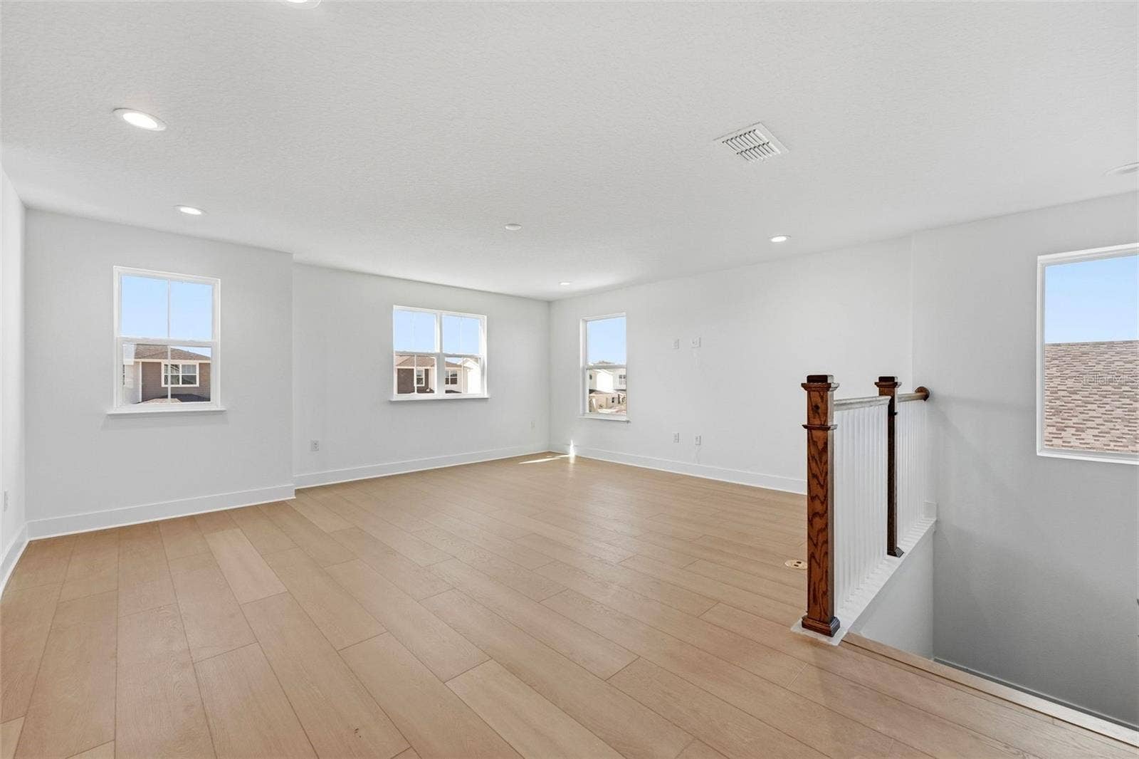 1527 RIDGEBACK LANE, Apopka, FL 32703 Spacious loft