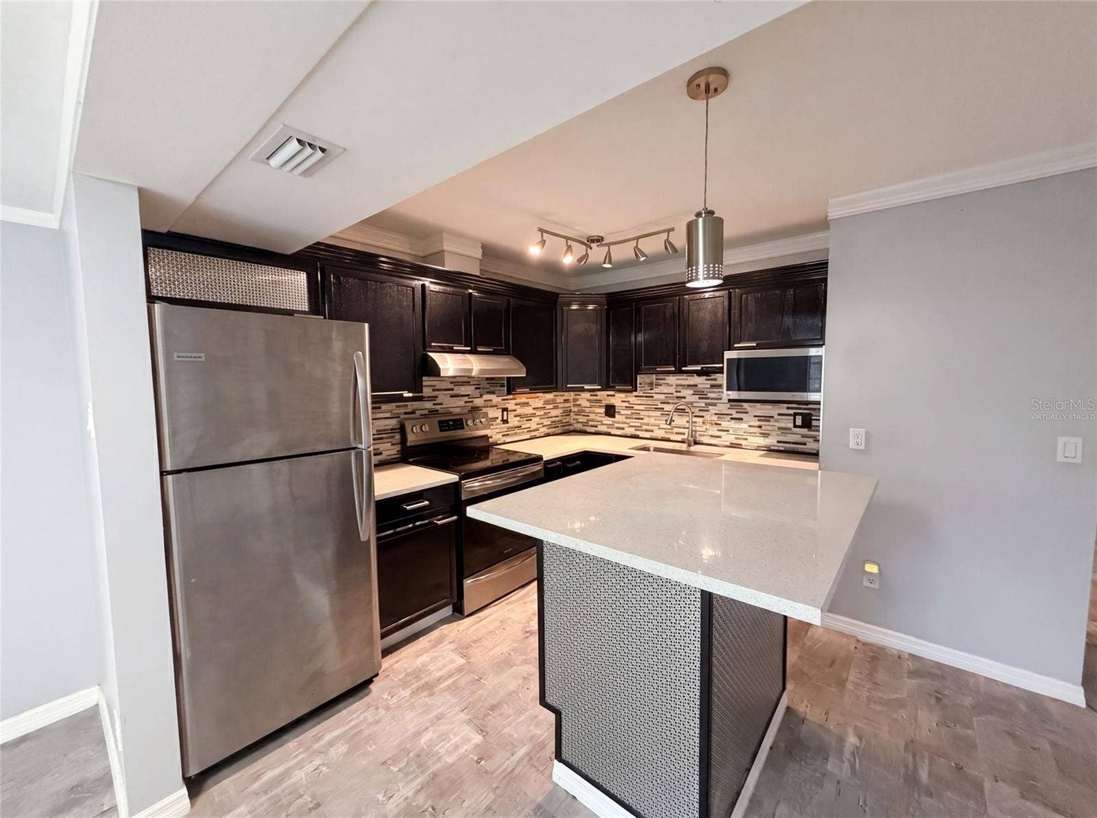 2308 S PARK AVENUE, Sanford, FL 32771 Virtually Staged