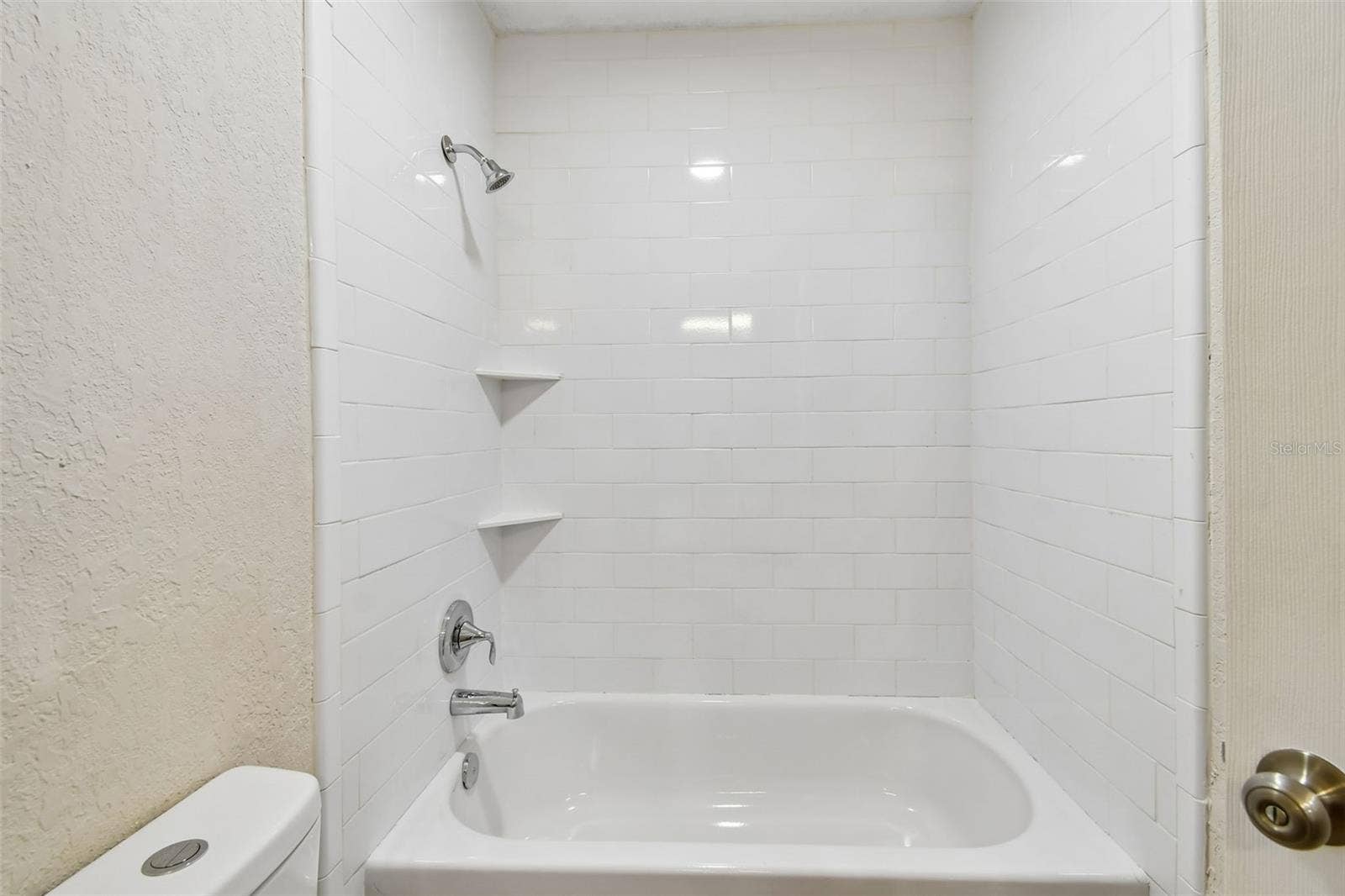 755 KEENELAND PIKE, Lake Mary, FL 32746 Bathroom 2 with combo shower and tub