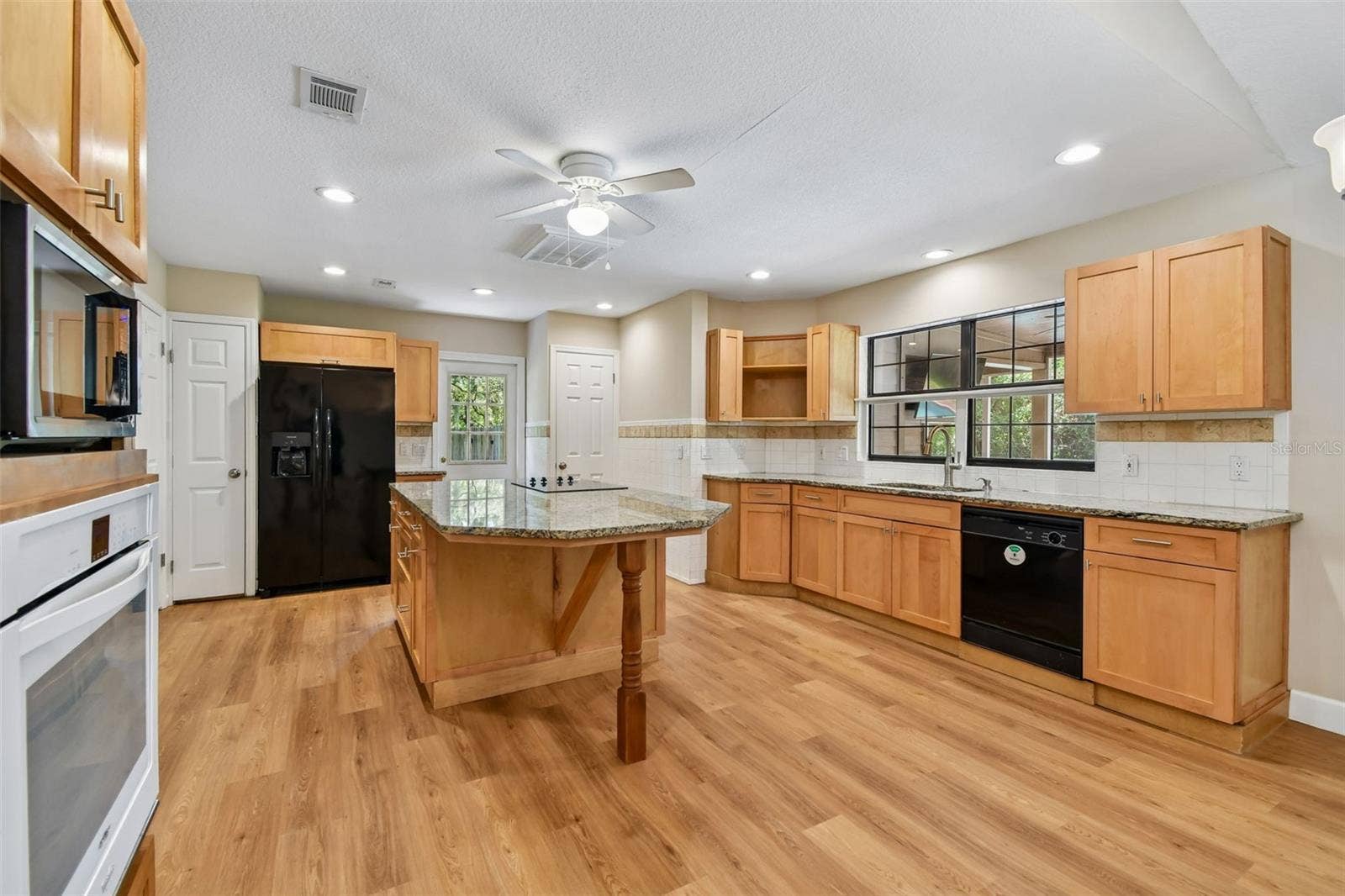 755 KEENELAND PIKE, Lake Mary, FL 32746 Open and large Kitchen with Granite Countertops, Cooktop, Recessed Lighting, Oven, Eat In, Islandm and 3 Pantry Closets