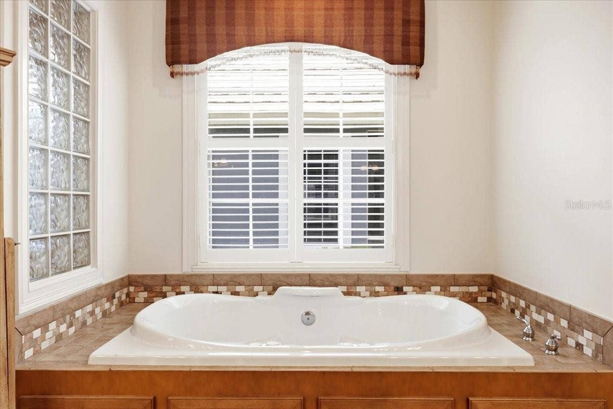 6124 FOXFIELD COURT, Windermere, FL 34786 6124 FOXFIELD COURT, Windermere, FL 34786
