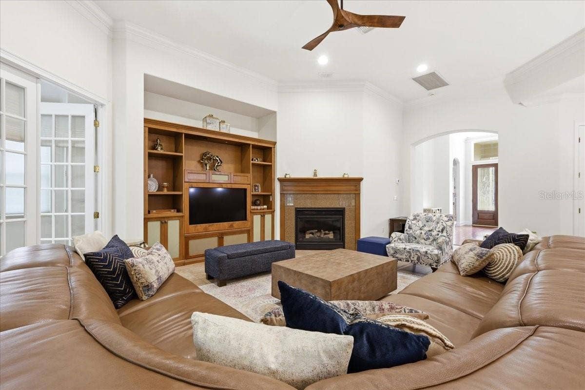 6124 FOXFIELD COURT, Windermere, FL 34786 6124 FOXFIELD COURT, Windermere, FL 34786