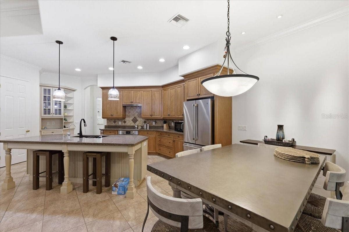 6124 FOXFIELD COURT, Windermere, FL 34786 6124 FOXFIELD COURT, Windermere, FL 34786