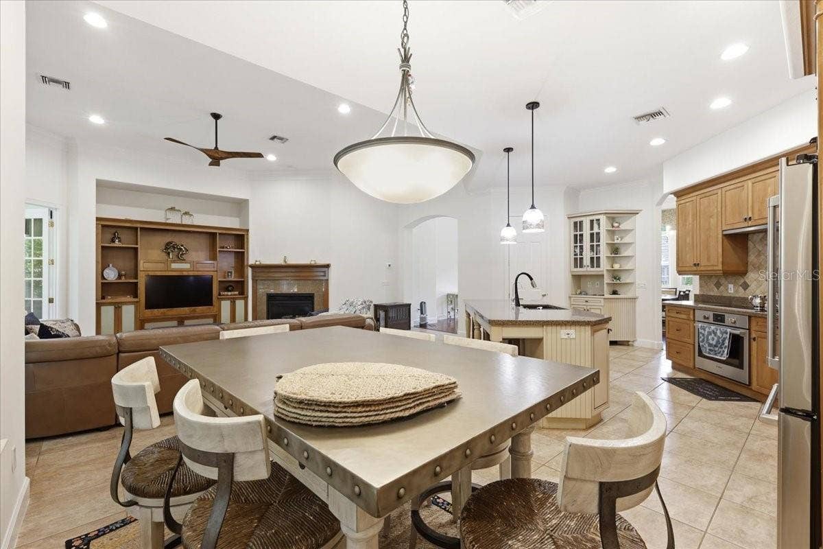 6124 FOXFIELD COURT, Windermere, FL 34786 6124 FOXFIELD COURT, Windermere, FL 34786