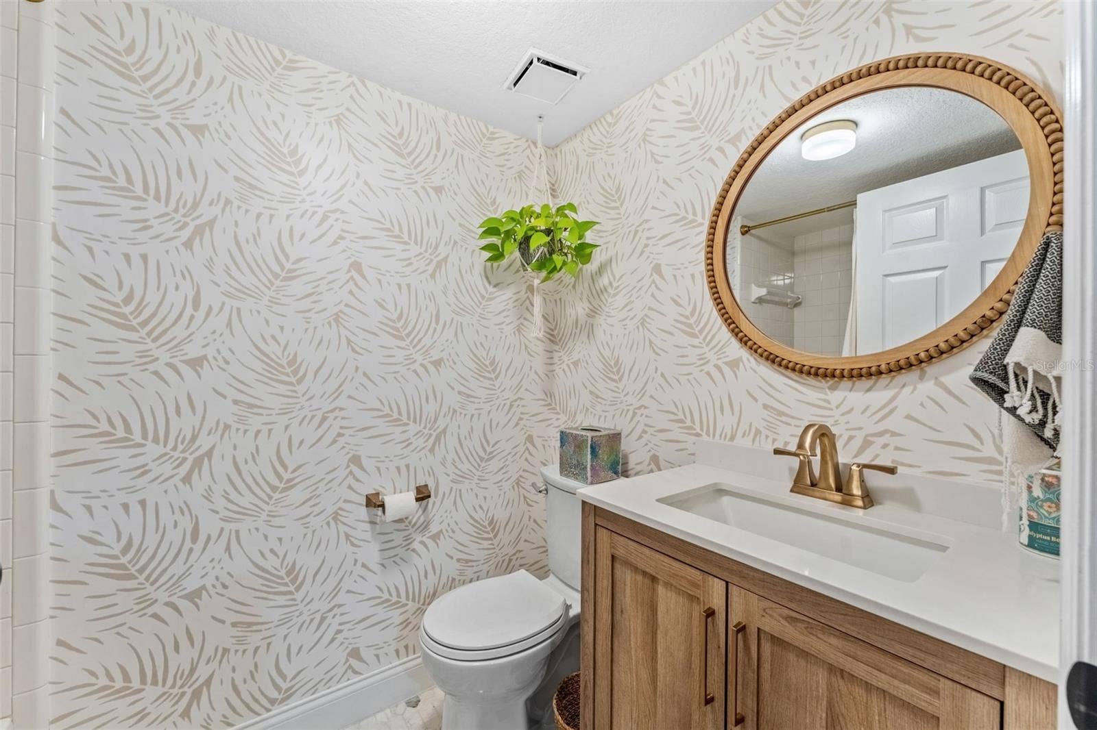 533 W YALE STREET, Orlando, FL 32804 Full bathroom downstairs