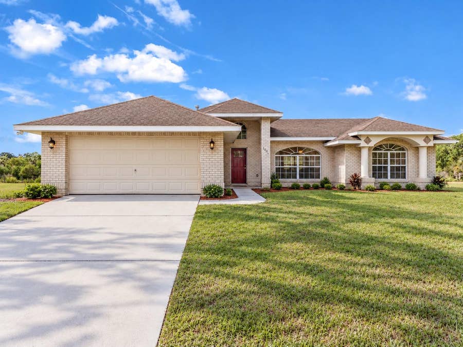 Property photo for 1005 WHISPRING CREEK WAY, Osteen, FL