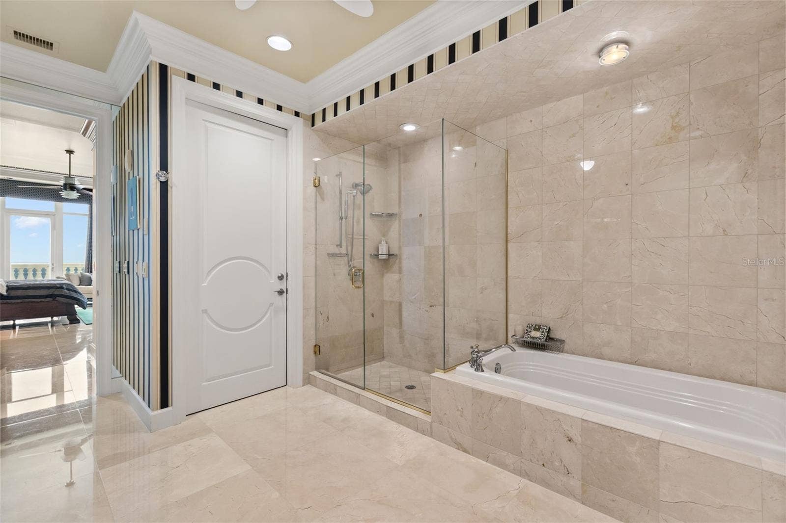 100 S EOLA DRIVE, #119, Orlando, FL 32801 100 S EOLA DRIVE, #119, Orlando, FL 32801