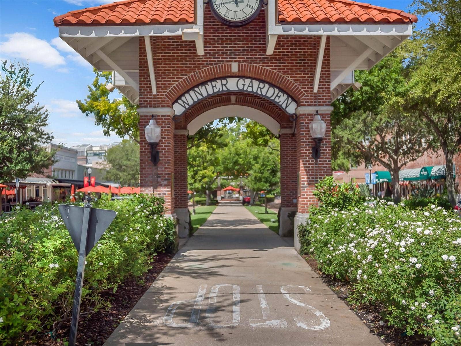 844 OAKLAND PARK BOULEVARD, Winter Garden, FL 34787 Short Golf Cart Drive to Downtown WG