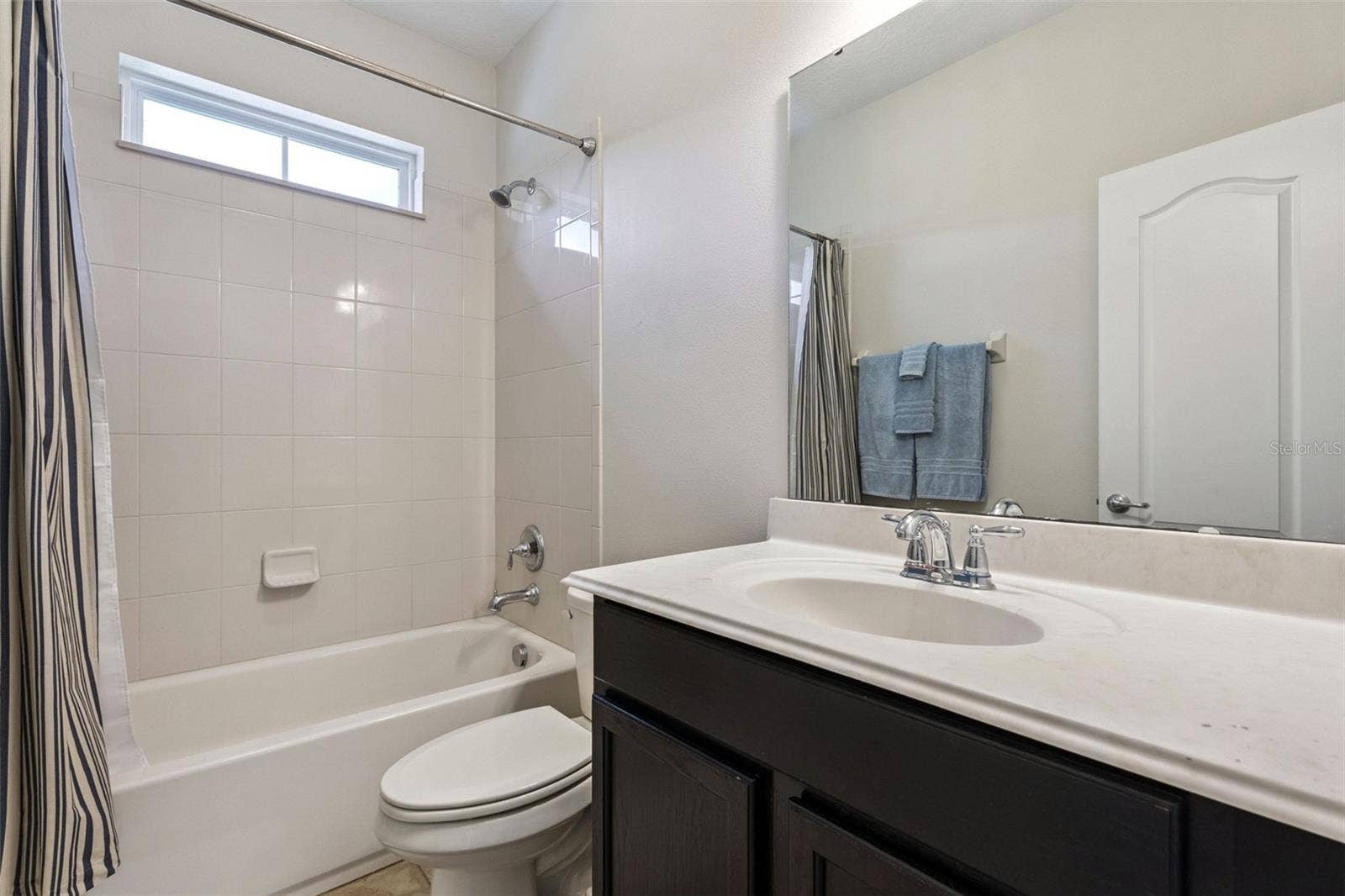 844 OAKLAND PARK BOULEVARD, Winter Garden, FL 34787 Upstairs Guest Bathroom 4