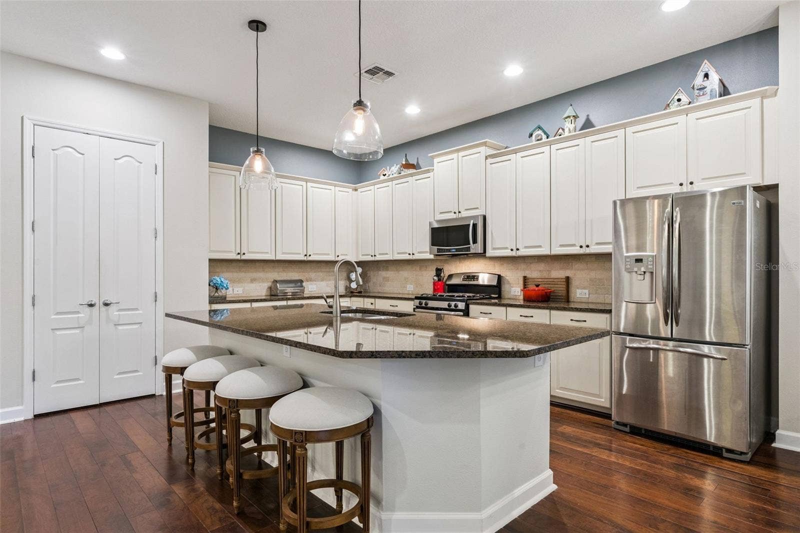 844 OAKLAND PARK BOULEVARD, Winter Garden, FL 34787 Open Concept Kitchen with Gas Range