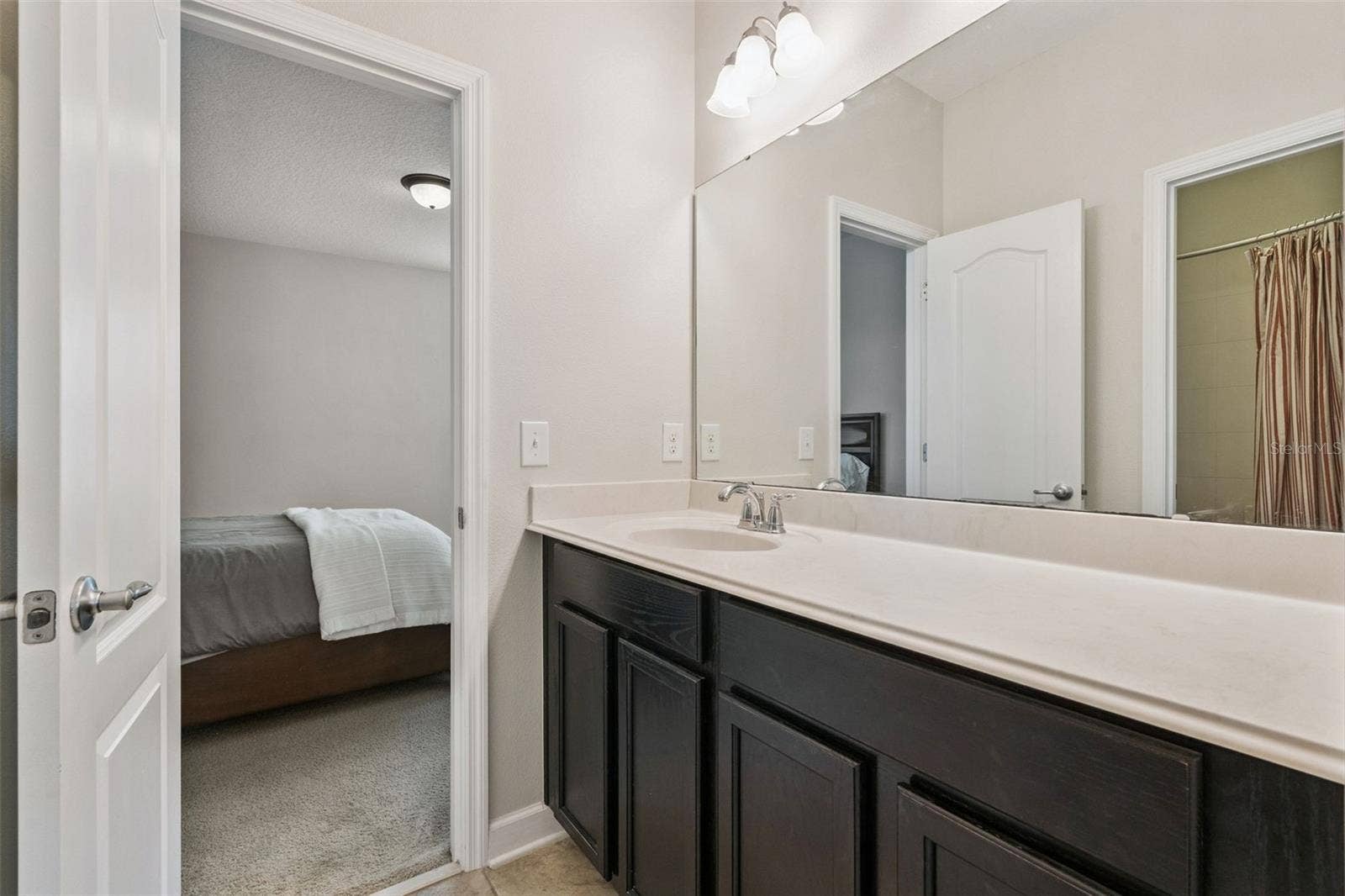 844 OAKLAND PARK BOULEVARD, Winter Garden, FL 34787 Jack and Jill Bathroom 3