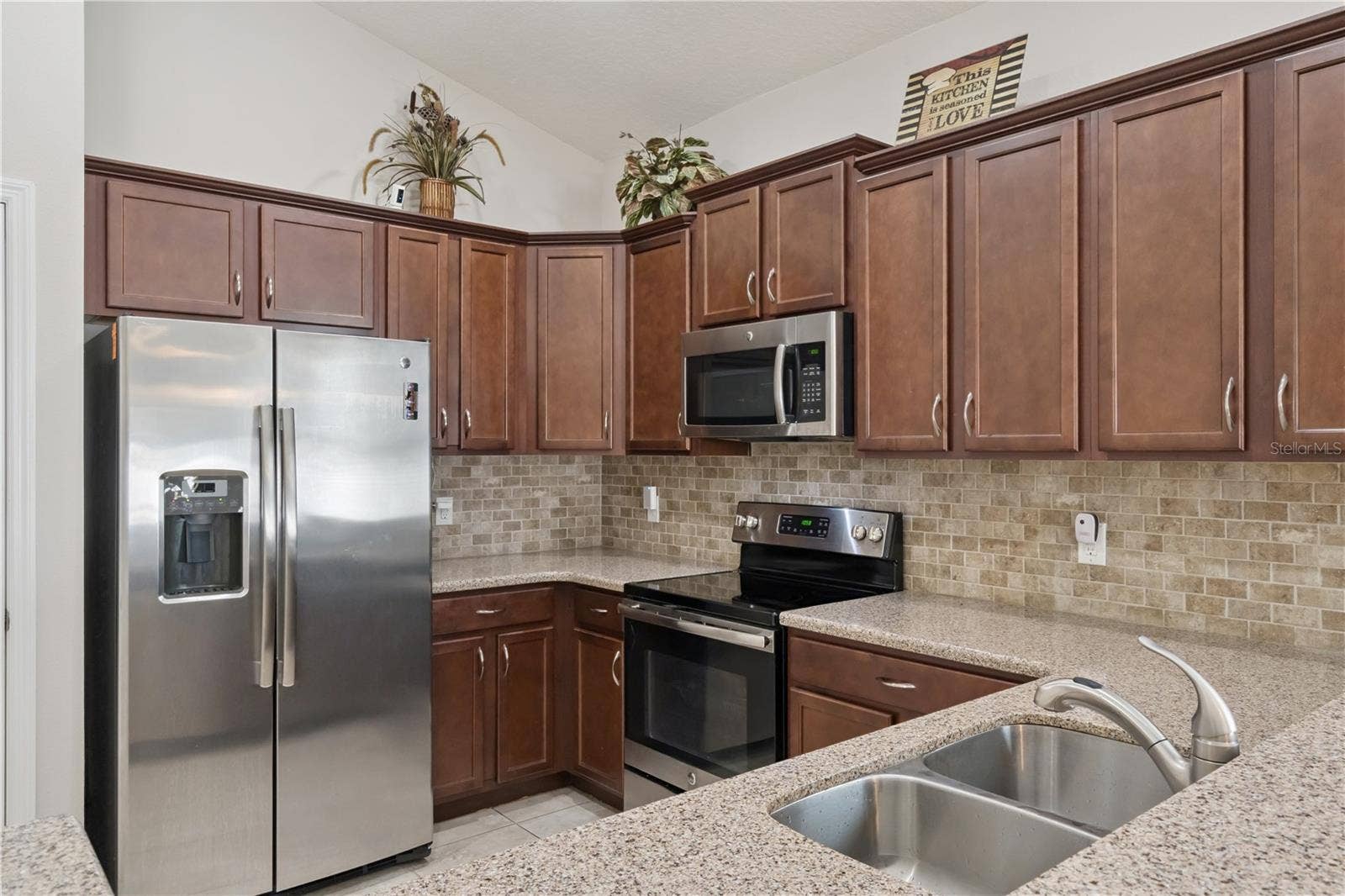 480 KESTREL DRIVE, Groveland, FL 34736
