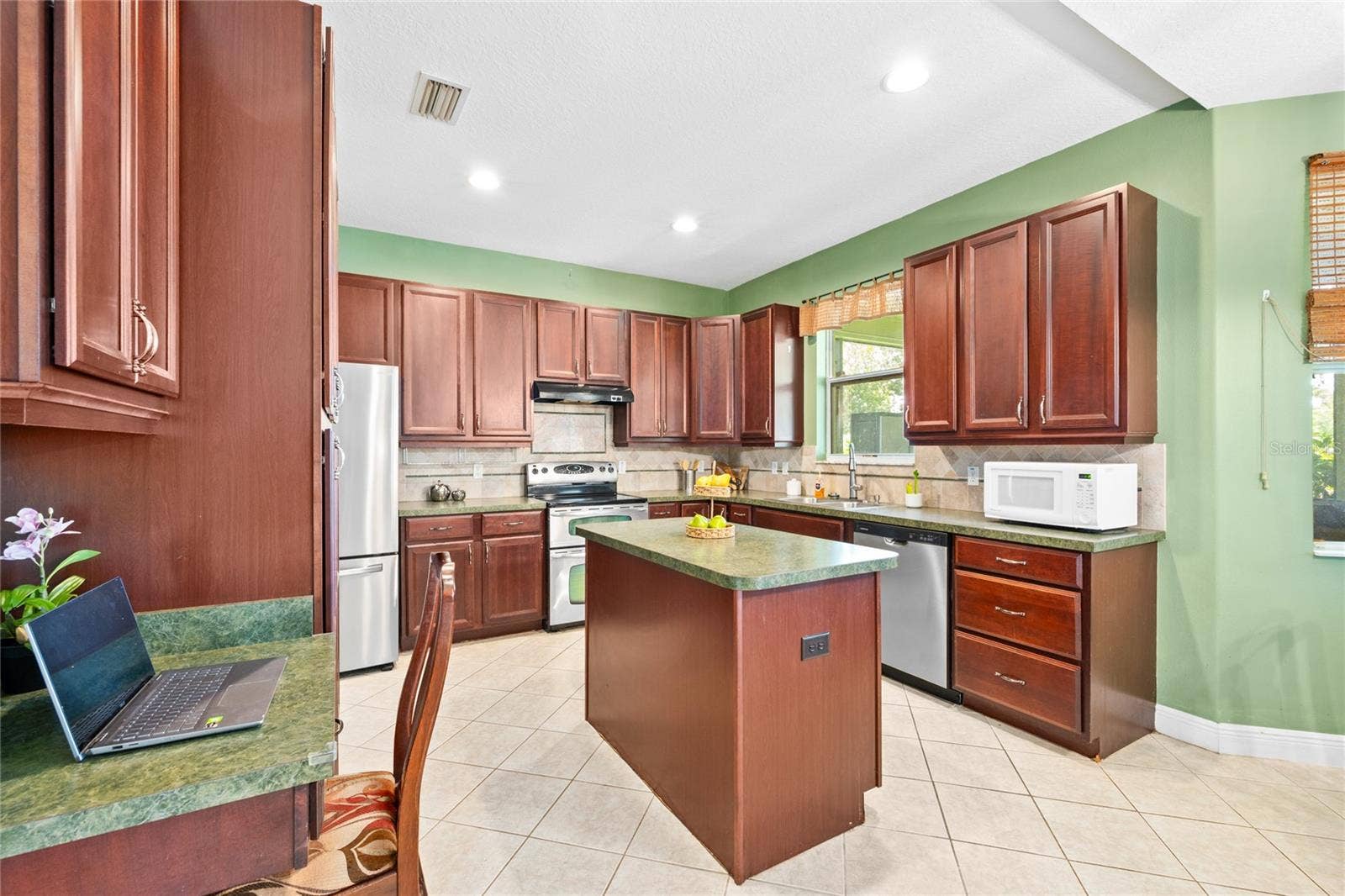 4930 ATWOOD DRIVE, Orlando, FL 32828 4930 ATWOOD DRIVE, Orlando, FL 32828