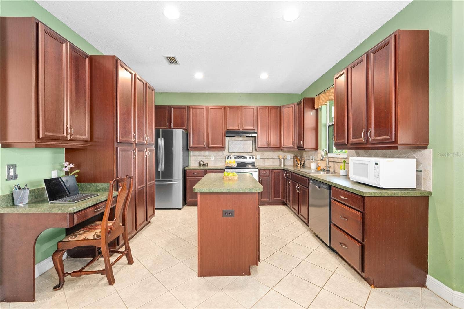 4930 ATWOOD DRIVE, Orlando, FL 32828 4930 ATWOOD DRIVE, Orlando, FL 32828