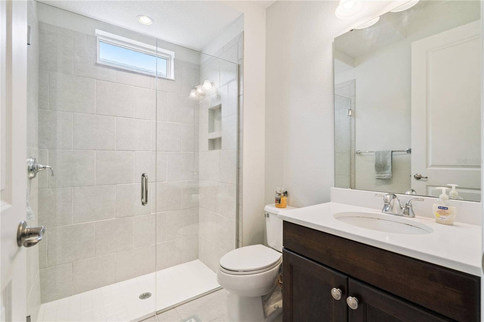 15709 SHOREBIRD LANE, Winter Garden, FL 34787 Bath 2