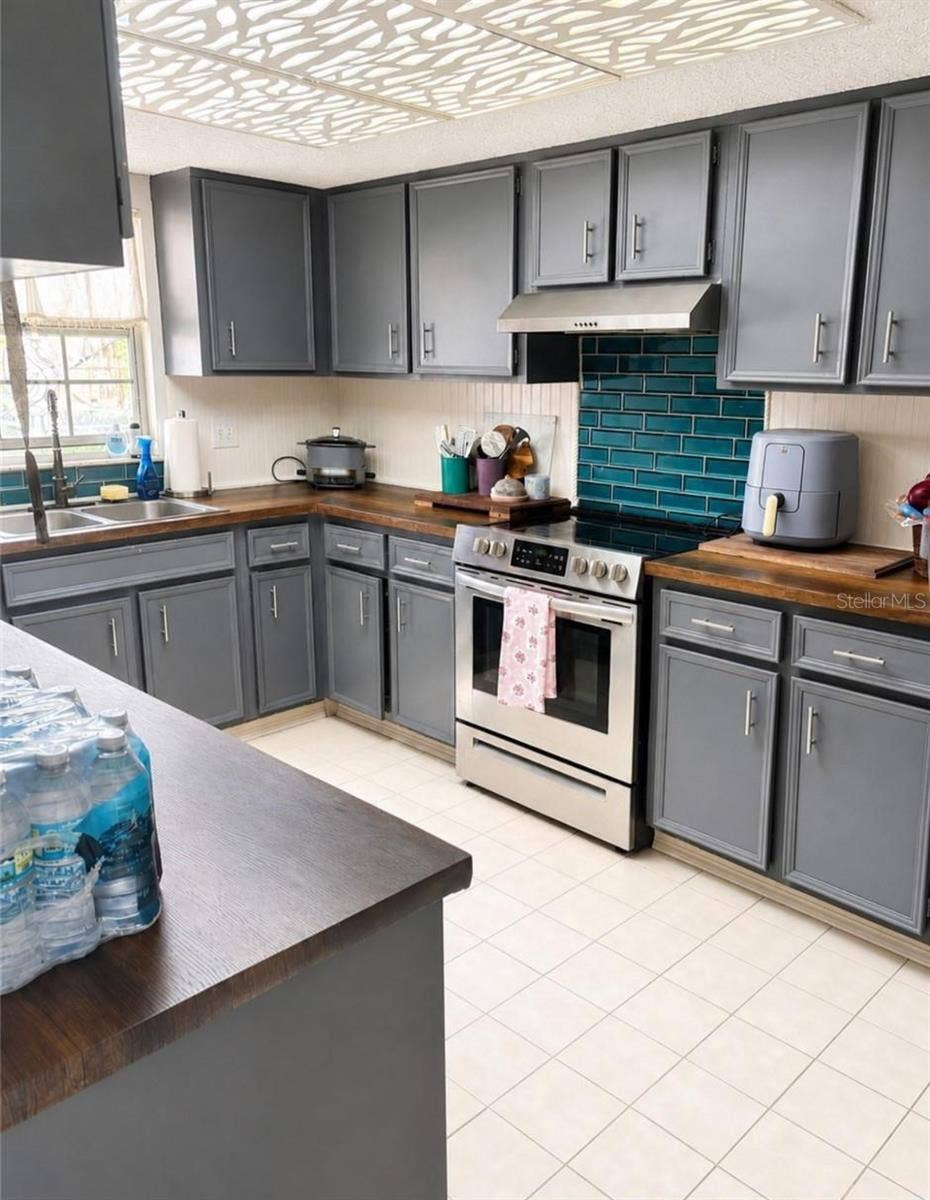 94 GLASS COURT, Port Orange, FL 32129 94 GLASS COURT, Port Orange, FL 32129
