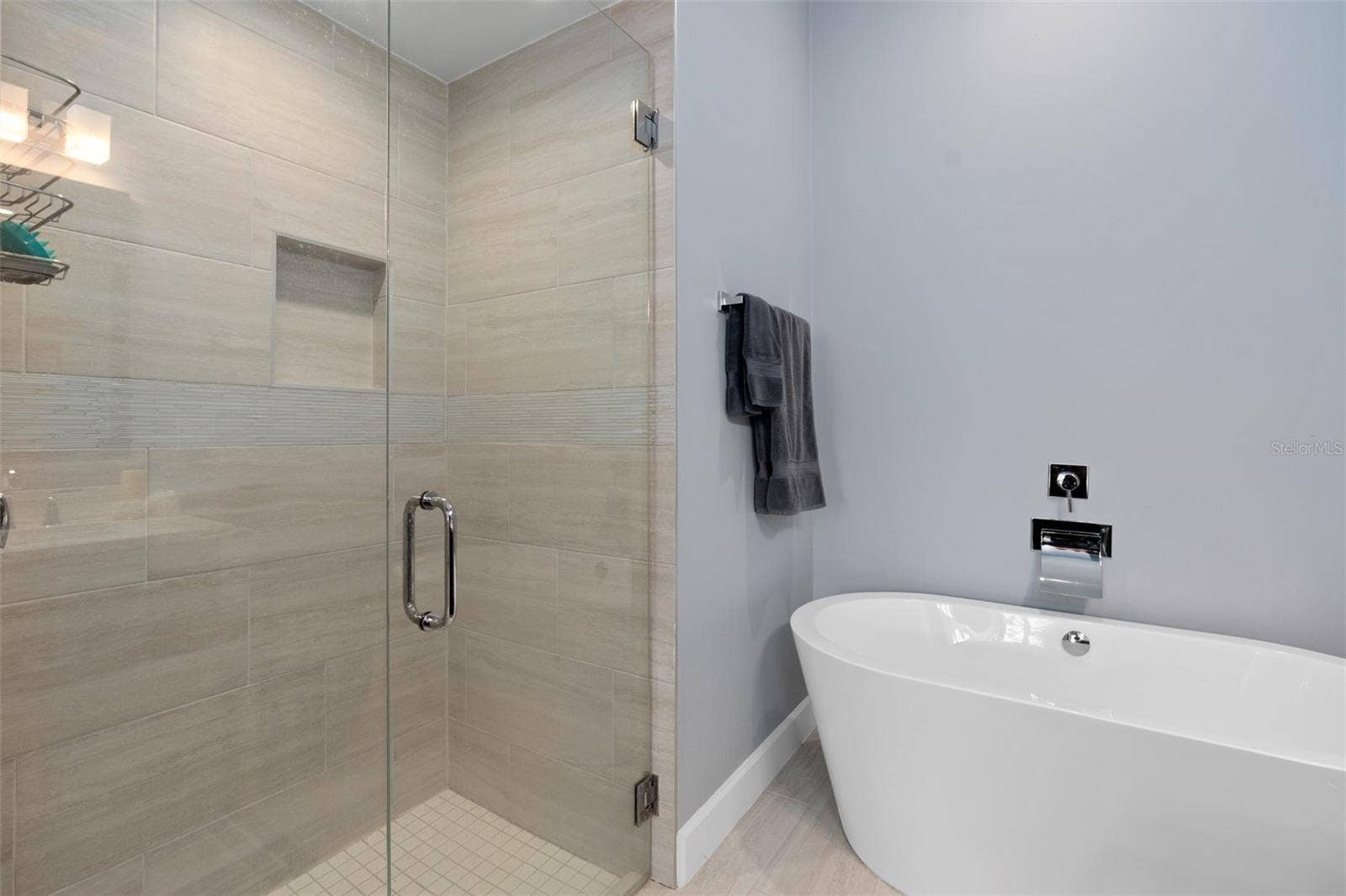 129 S PARK AVENUE, #8E, Winter Garden, FL 34787 Separate Soaking Tub