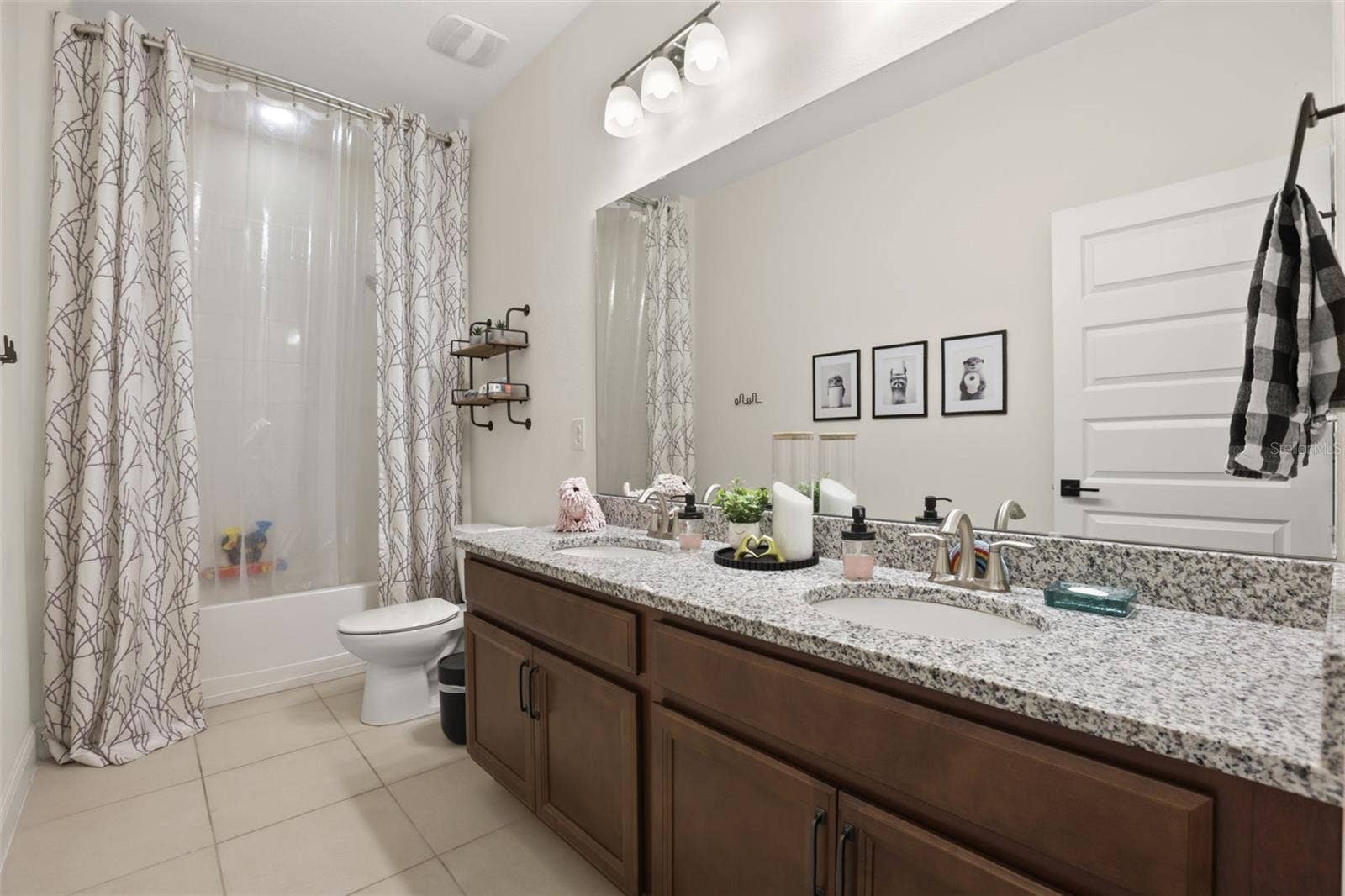 16082 HAMPTON CROSSING DRIVE, Winter Garden, FL 34787 16082 HAMPTON CROSSING DRIVE, Winter Garden, FL 34787