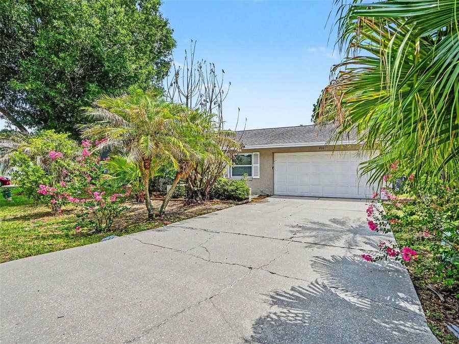 Property photo for 406 LAKE DAISY DRIVE, Winter Haven, FL