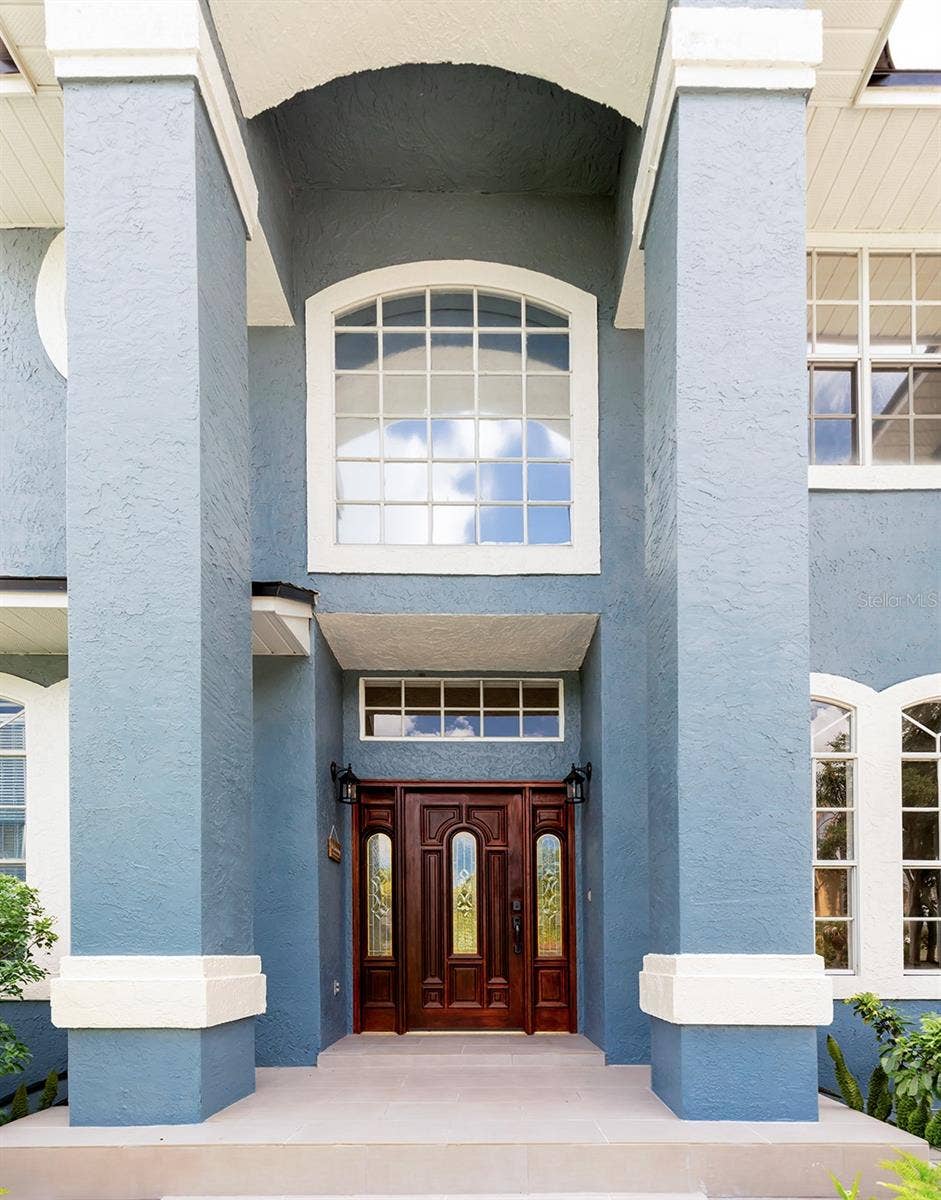 Soaring entrance