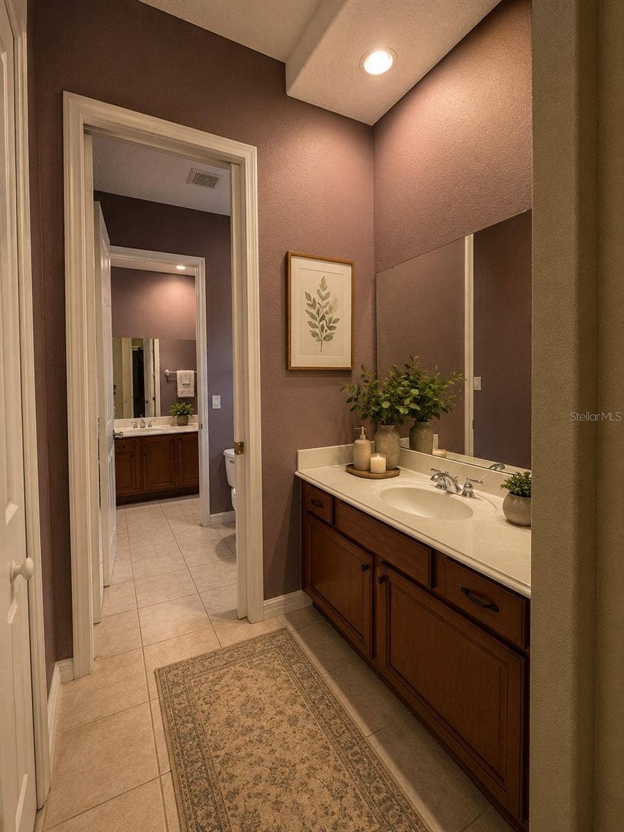 Bathroom 2/Jack N Jill bath