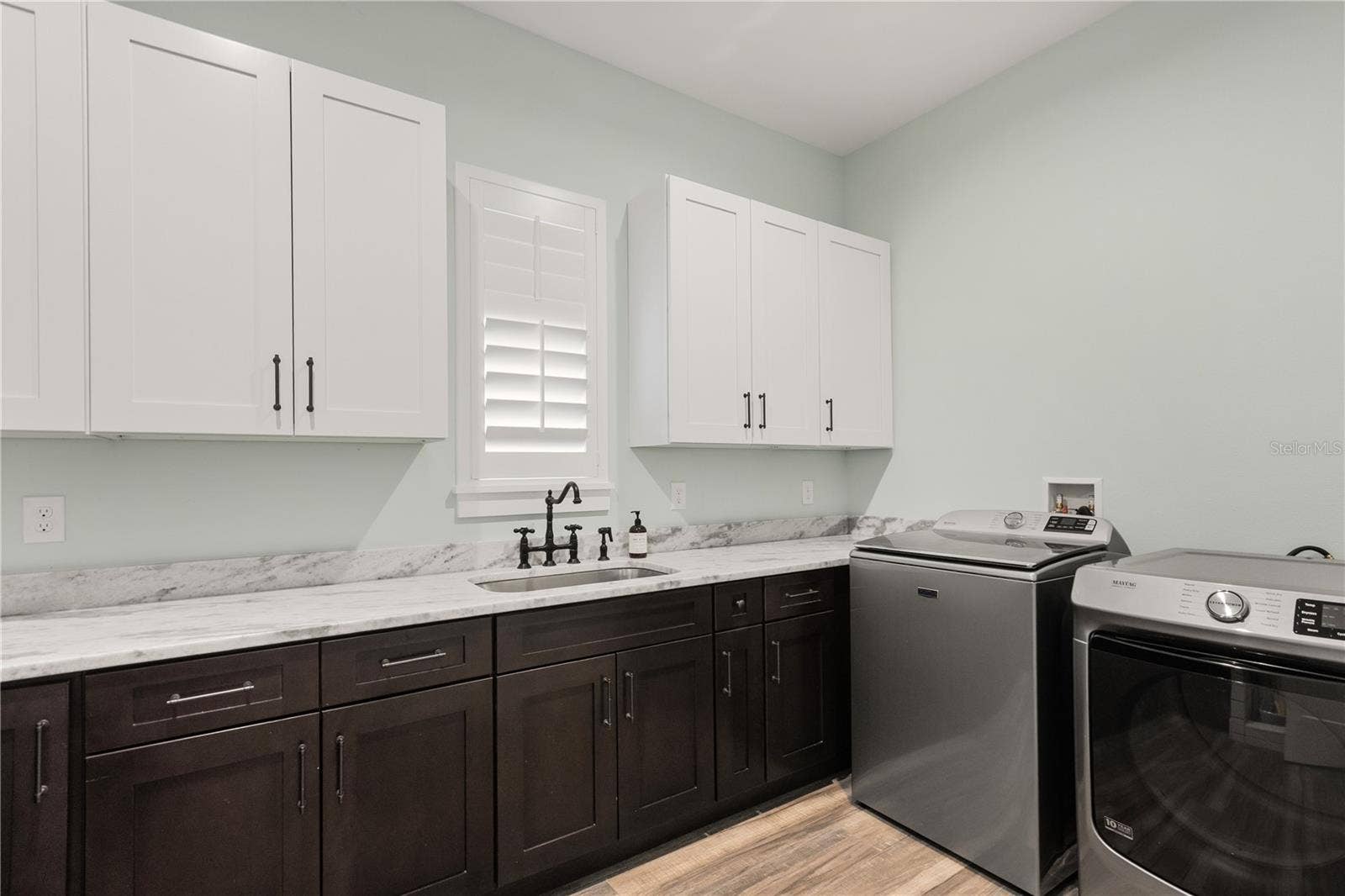 907 CELADON STREET, Winter Garden, FL 34787 Full size laundry room, loaded with cabinetry.