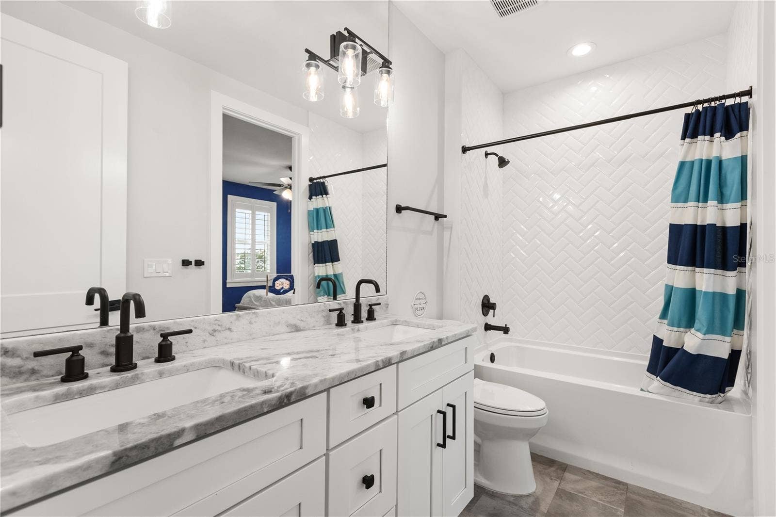907 CELADON STREET, Winter Garden, FL 34787 2nd floor, double access to a shared full bath between 2 bedrooms.