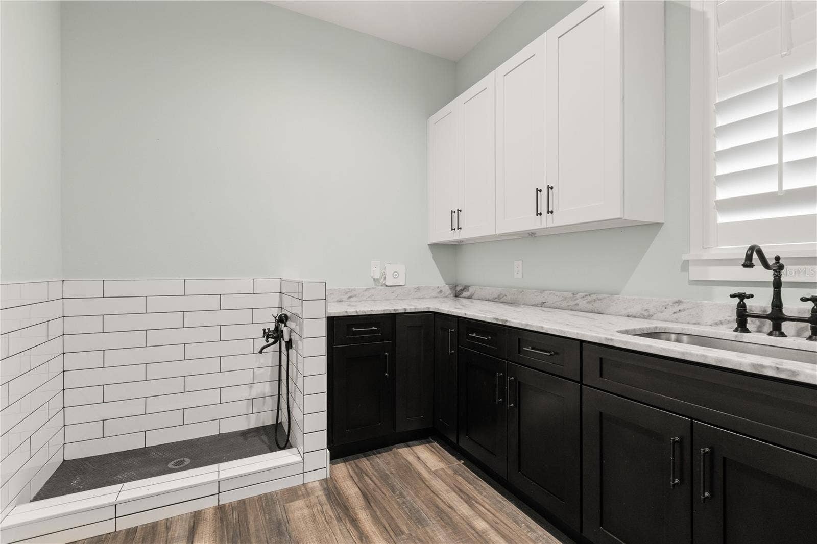 907 CELADON STREET, Winter Garden, FL 34787 Dedicated family dog wash shower in laundry room, directly located off mud room at back entrance.
