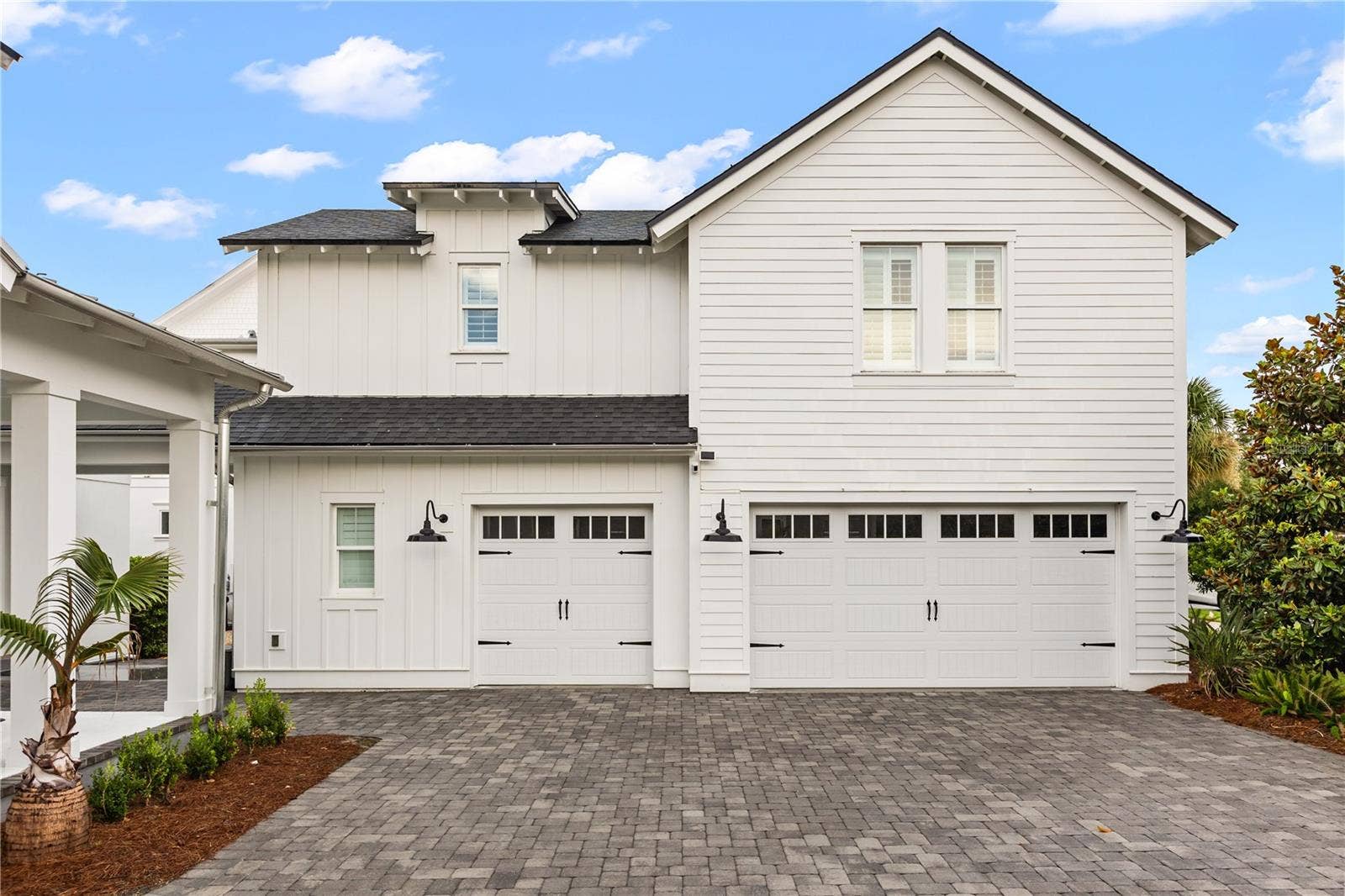 907 CELADON STREET, Winter Garden, FL 34787 The Carriage House. 907 Sq Ft of living space above garage. An oversized garage includes dedicated golf cart space for this approved golf cart community.