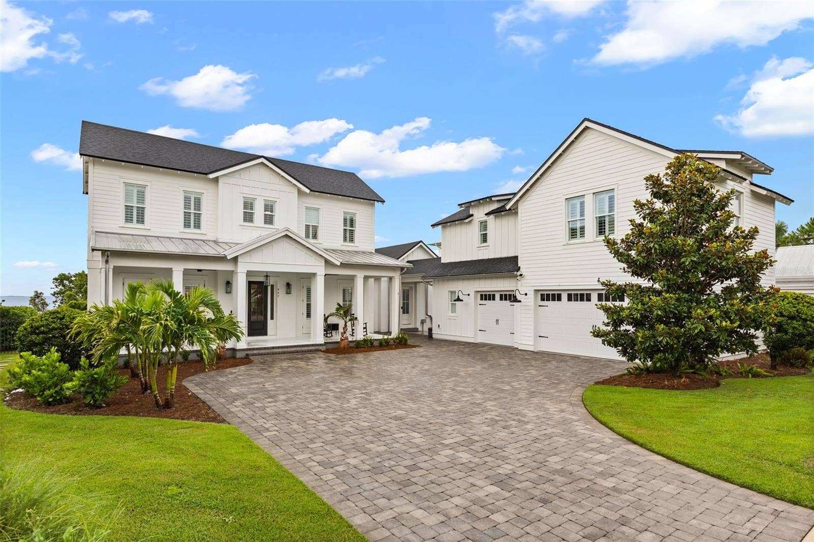 907 CELADON STREET, Winter Garden, FL 34787 Designed for the way busy households live today. The main house and carriage house apartment over garage.