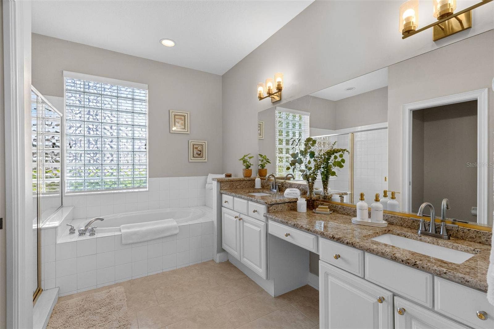 8052 LAUREL RIDGE DRIVE, Mount Dora, FL 32757 8052 LAUREL RIDGE DRIVE, Mount Dora, FL 32757