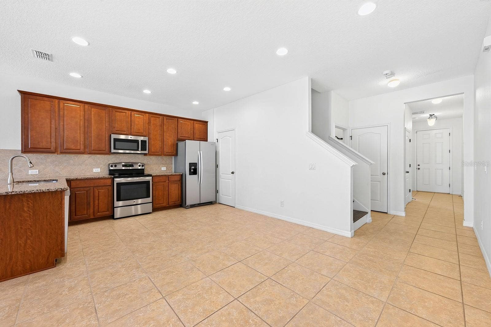 11429 BROWNSTONE STREET, Windermere, FL 34786 Open Kitchen.