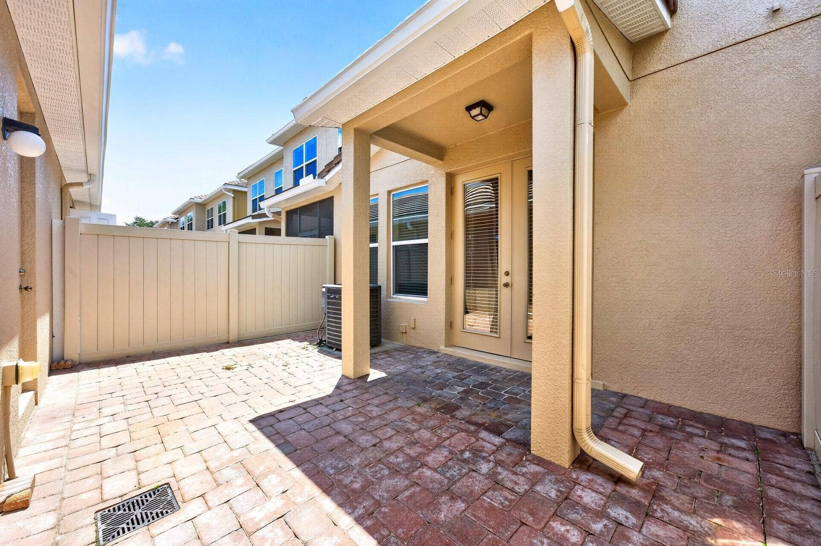 11429 BROWNSTONE STREET, Windermere, FL 34786 Private courtyard paver patio.