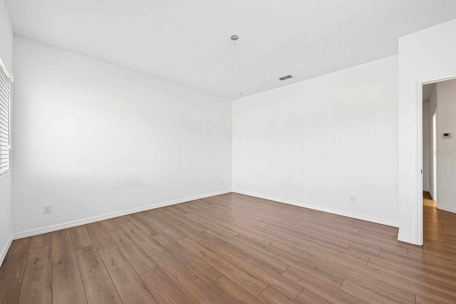 11429 BROWNSTONE STREET, Windermere, FL 34786 Spacious second bedroom.