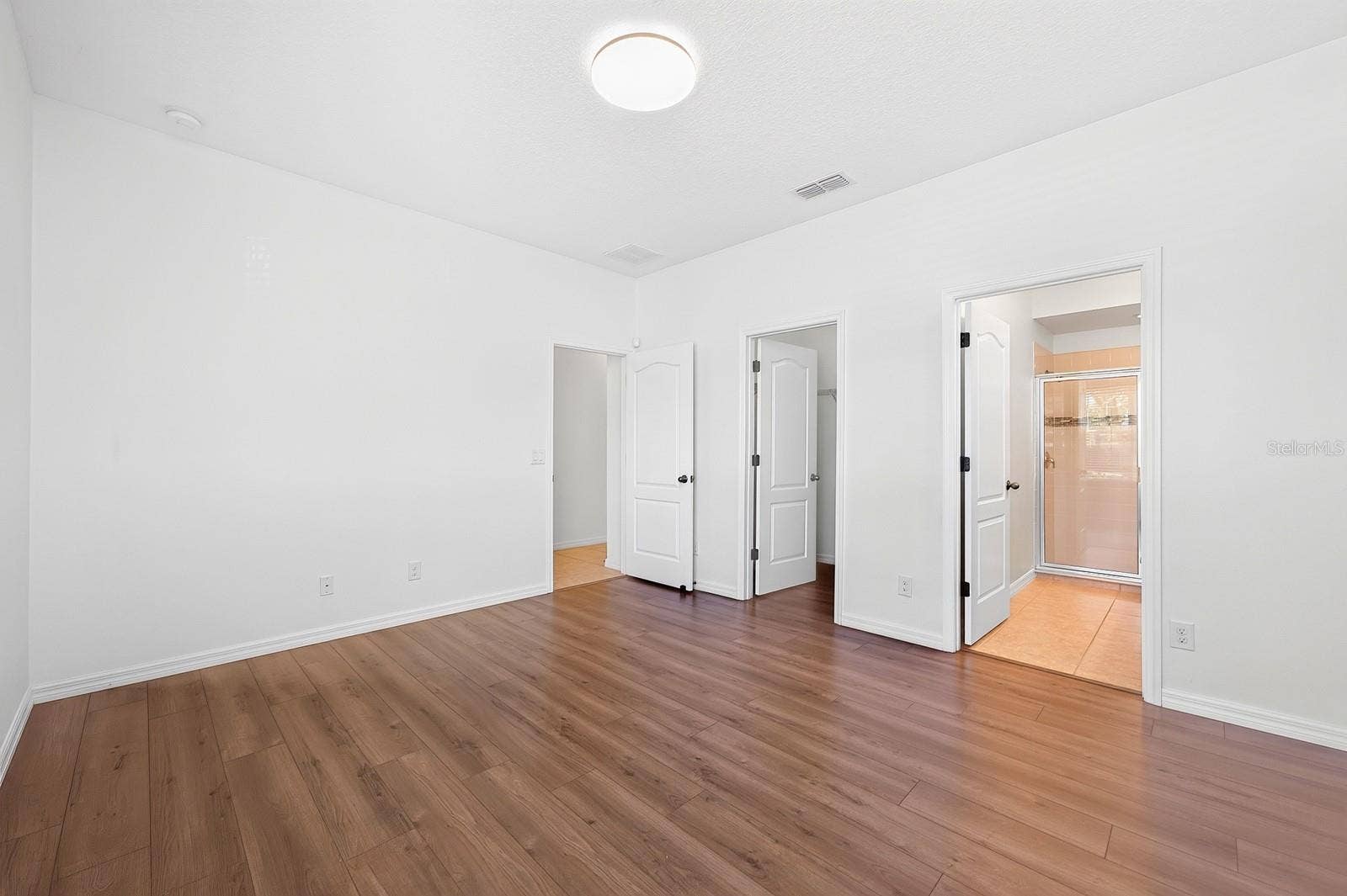 11429 BROWNSTONE STREET, Windermere, FL 34786 Main floor primary suite.