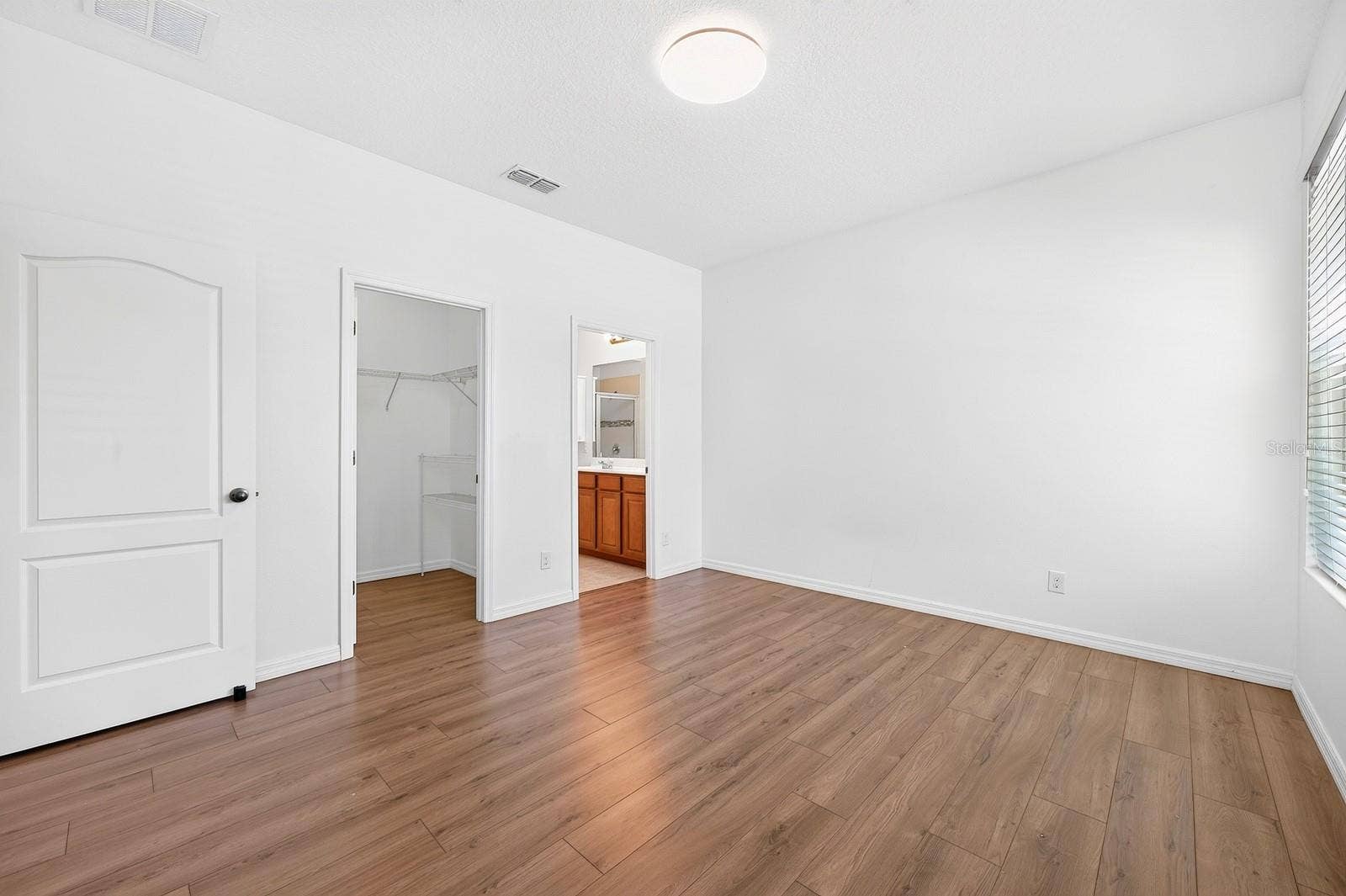 11429 BROWNSTONE STREET, Windermere, FL 34786 Main floor primary suite.