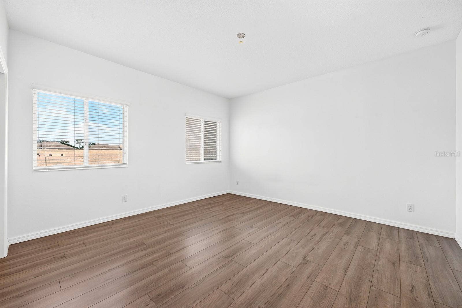 11429 BROWNSTONE STREET, Windermere, FL 34786 Large guest bedroom.