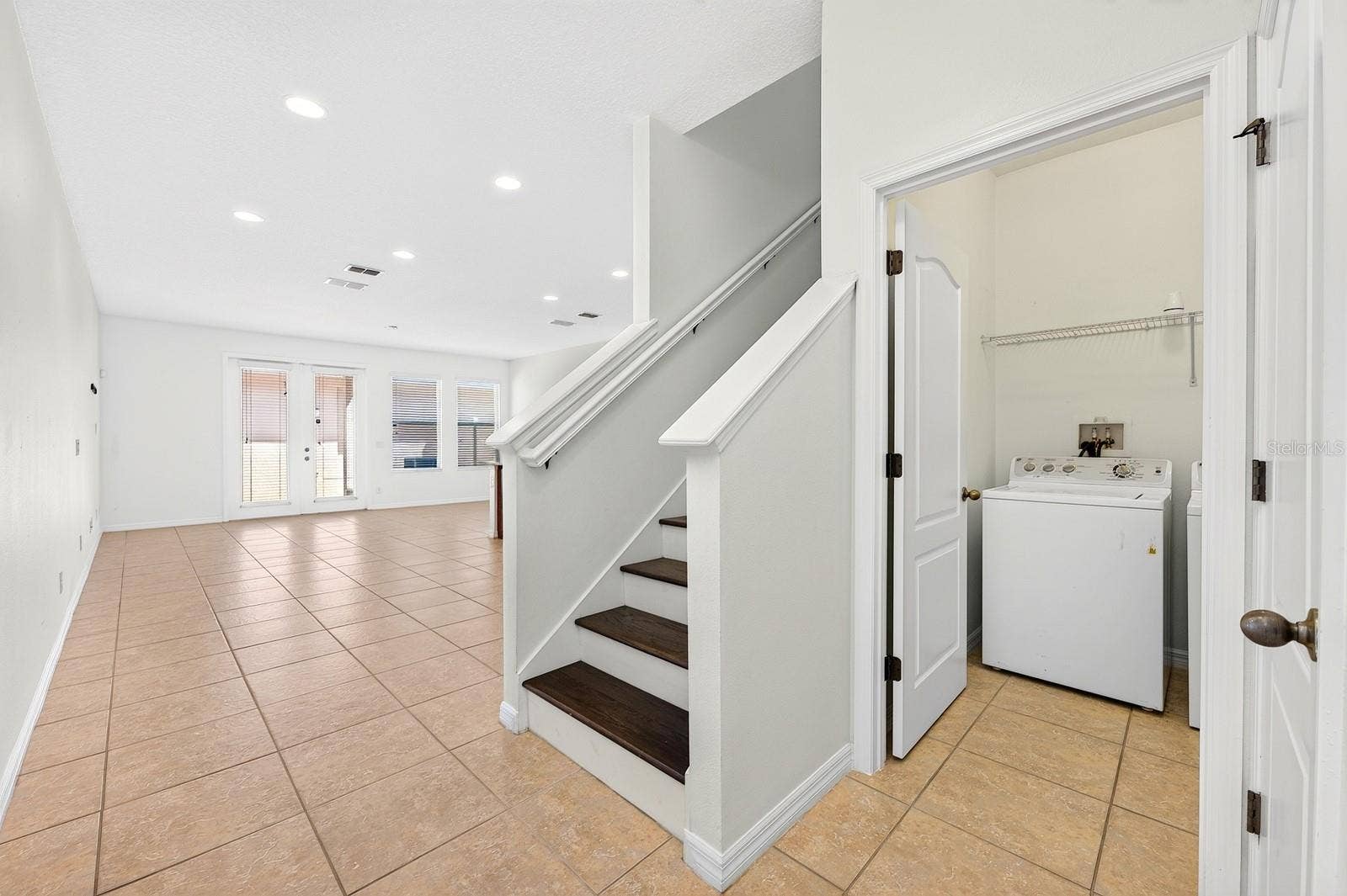 11429 BROWNSTONE STREET, Windermere, FL 34786 Split bedroom floor plan, in-unit laundry and a bright open concept living area.