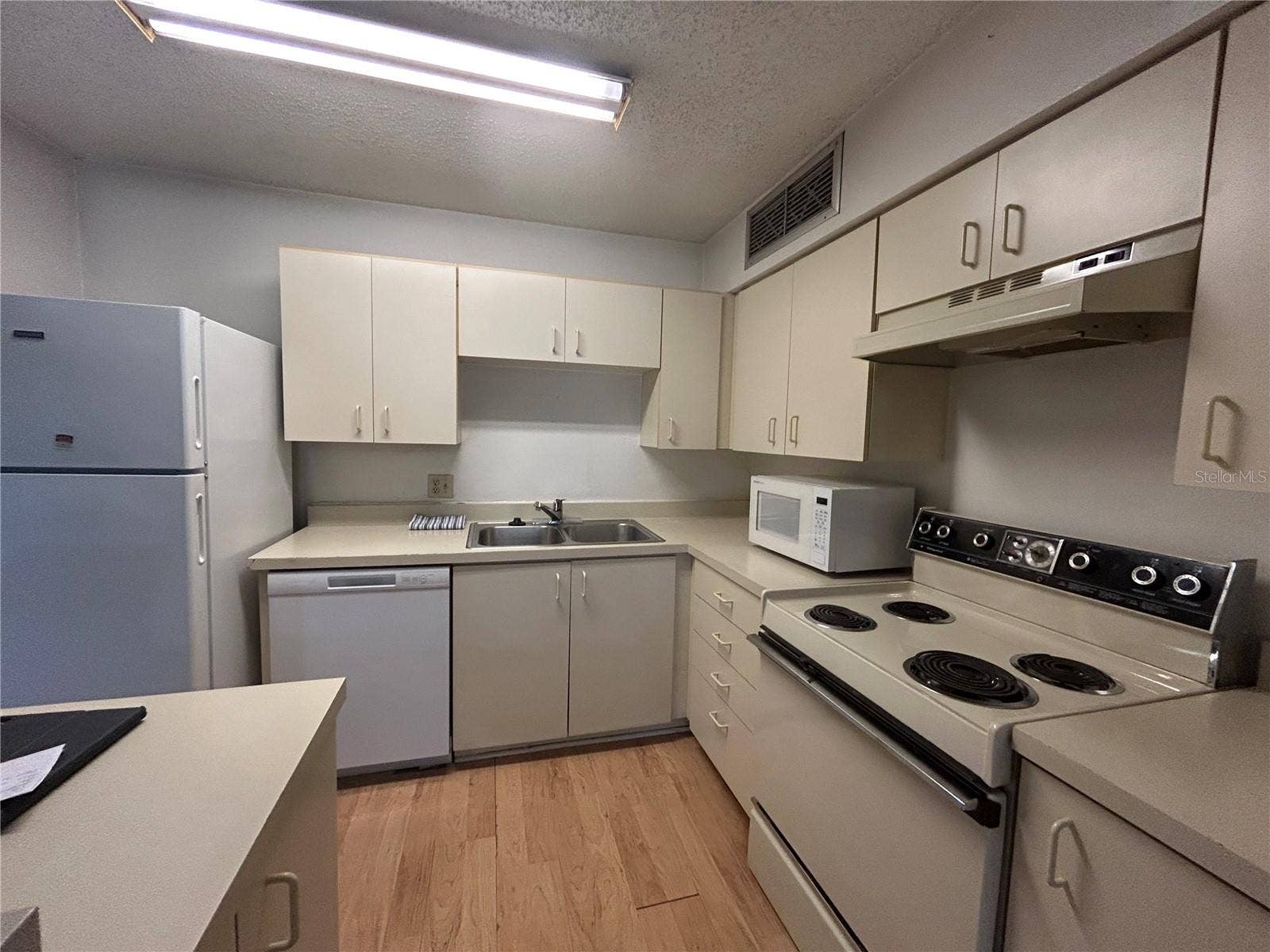 380 LAKEPOINTE DRIVE, #202, Altamonte Springs, FL 32701 380 LAKEPOINTE DRIVE, #202, Altamonte Springs, FL 32701