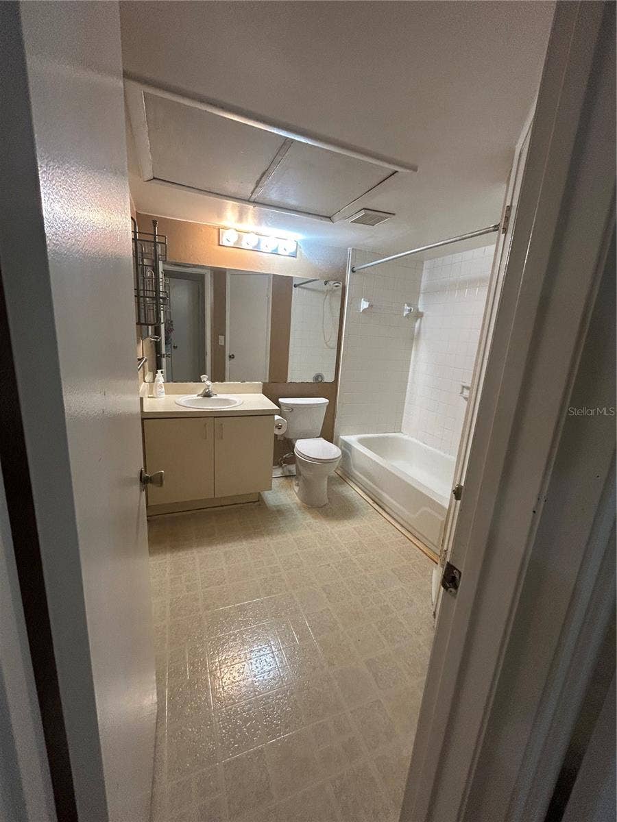 380 LAKEPOINTE DRIVE, #202, Altamonte Springs, FL 32701 380 LAKEPOINTE DRIVE, #202, Altamonte Springs, FL 32701