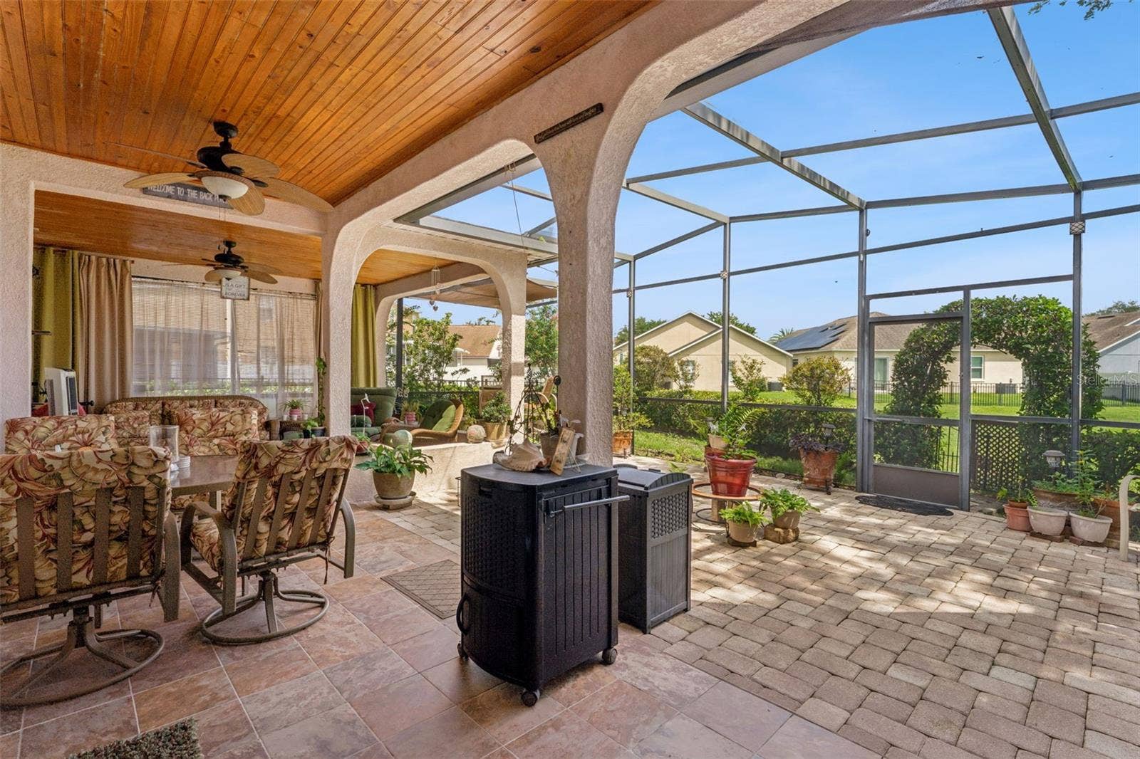 9955 MEDALLION BLUFF LANE, Orlando, FL 32829 Enjoy outdoor dining on the patio